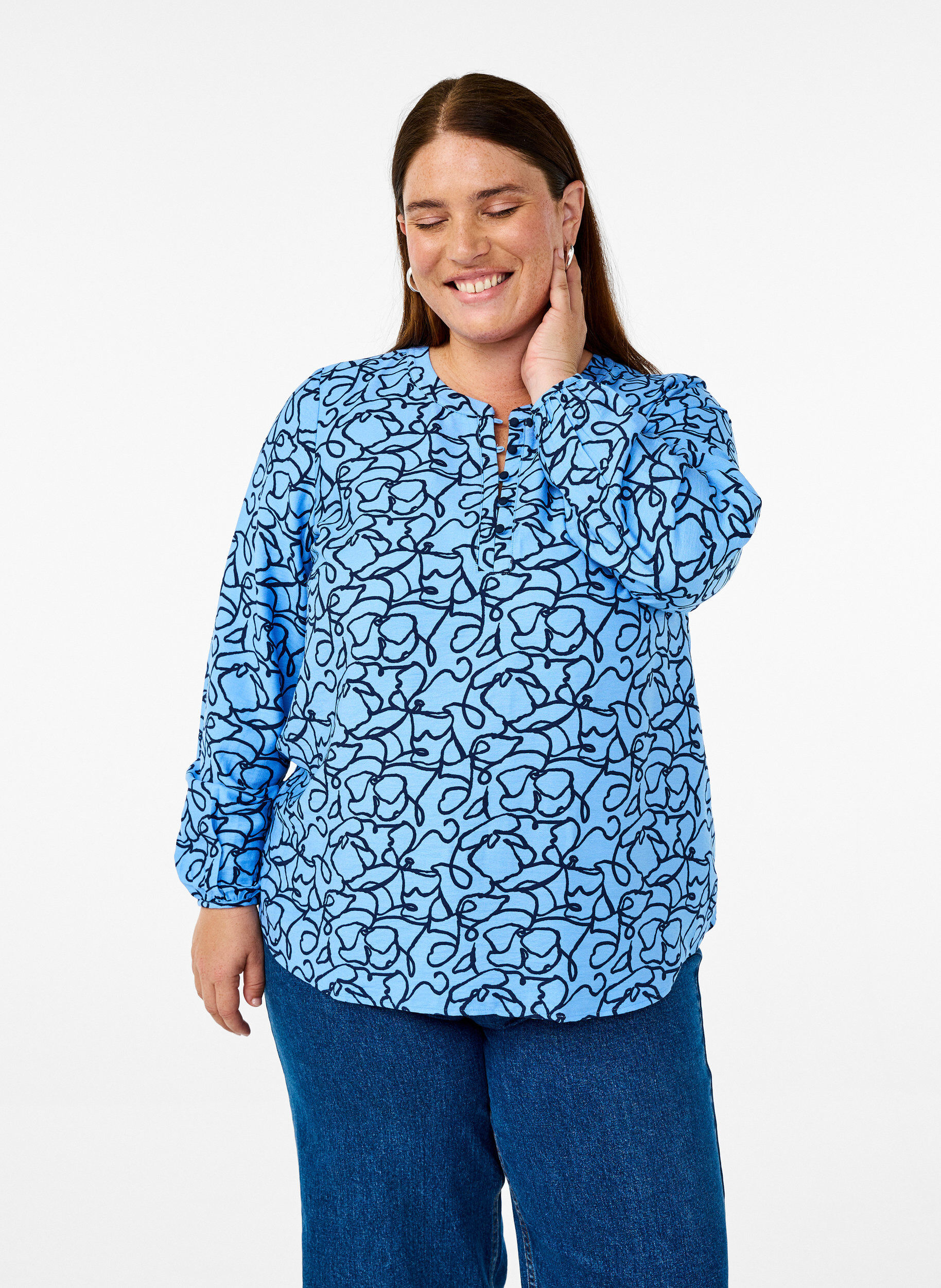 Long-sleeved blouse with pattern and buttons, Light Blue, Model