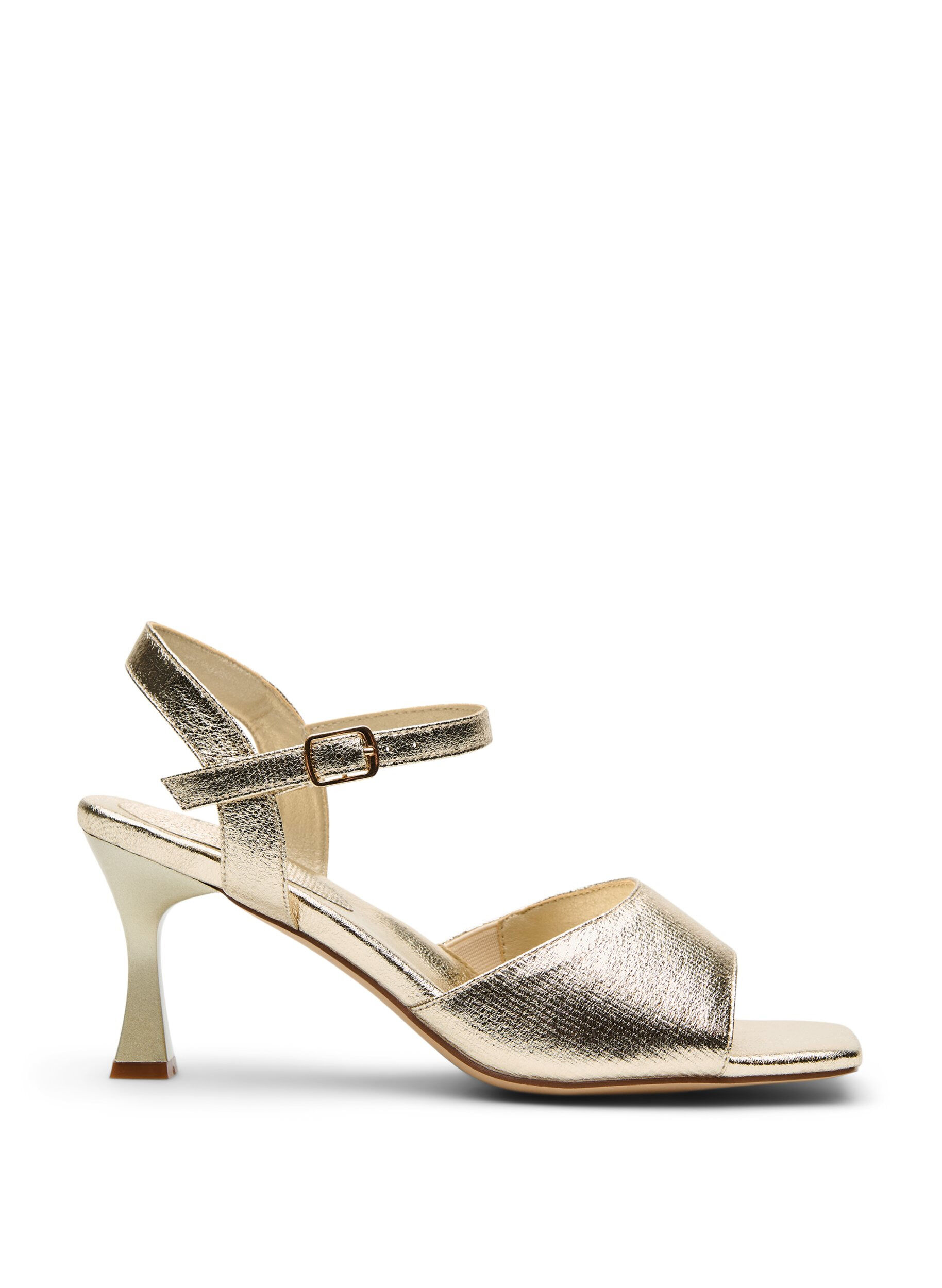 Pumps with an open toe and square toe