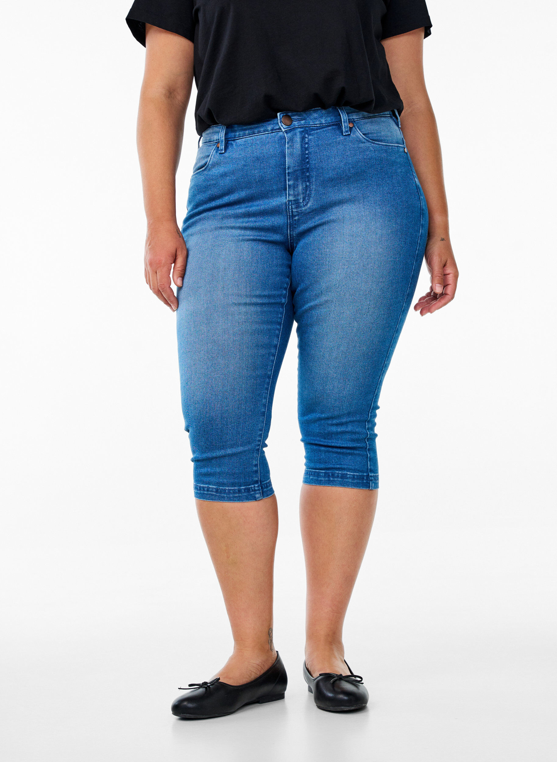 Zizzifashion High-waisted Amy capri jeans with super slim fit, Light Blue, Model image number 2