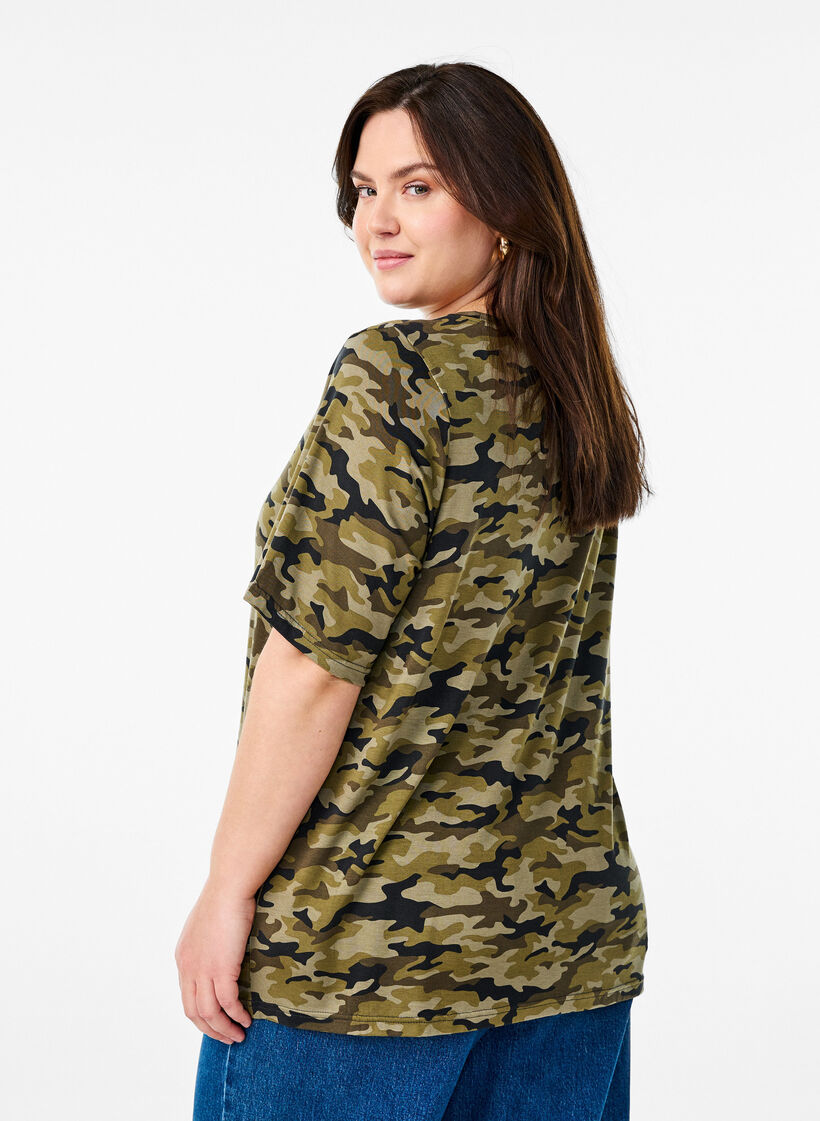 T-shirt with TENCEL&trade; Lyocell and camouflage print, Green, Model image number 2