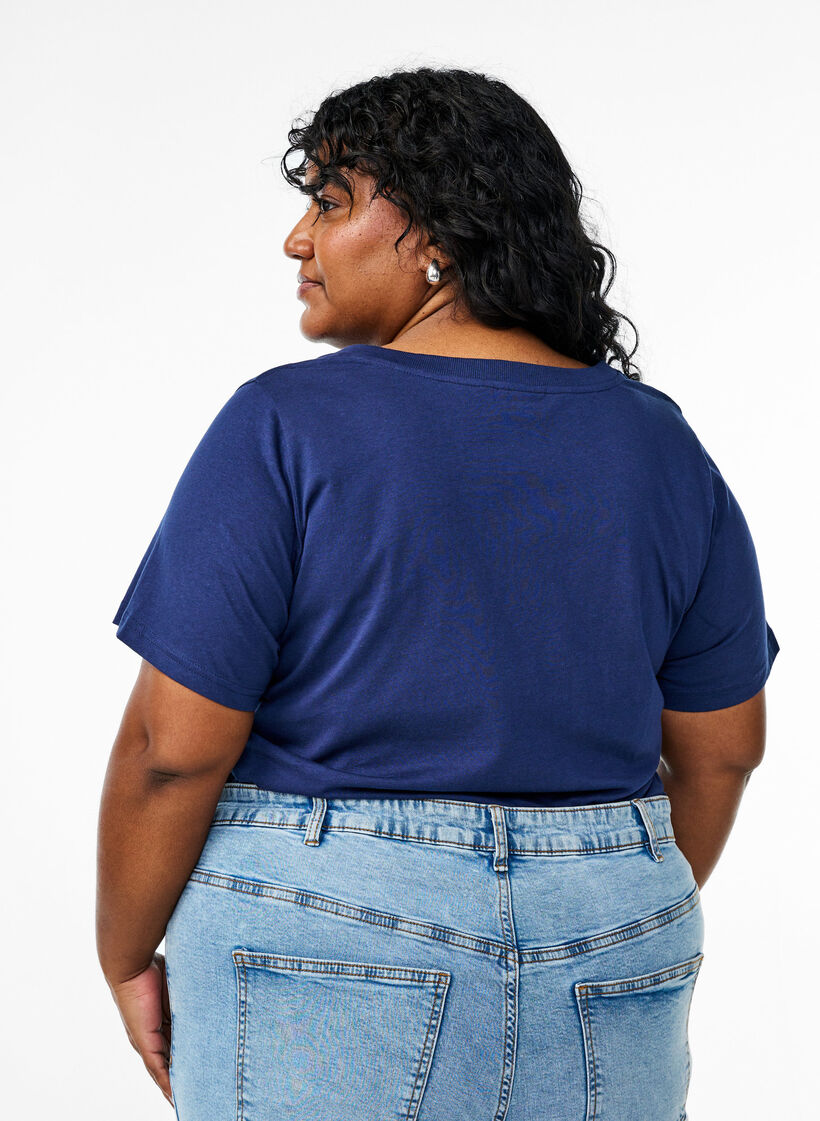 Basic cotton T-shirt with a V-neck, Blue, Model image number 2