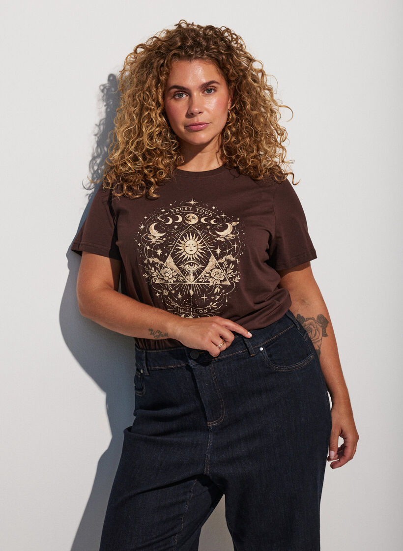 Cotton T-shirt with front print, Brown, Model image number 0