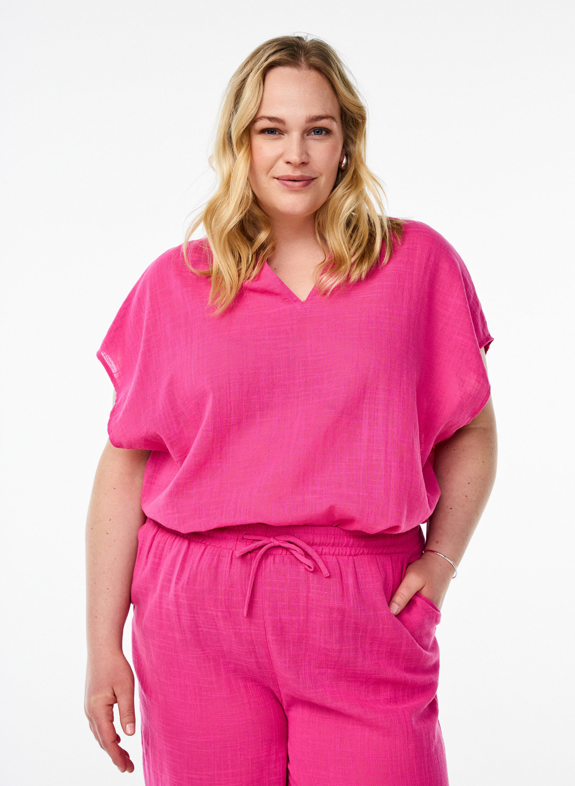 FLASH - Loose blouse with cap sleeves, Pink, Model