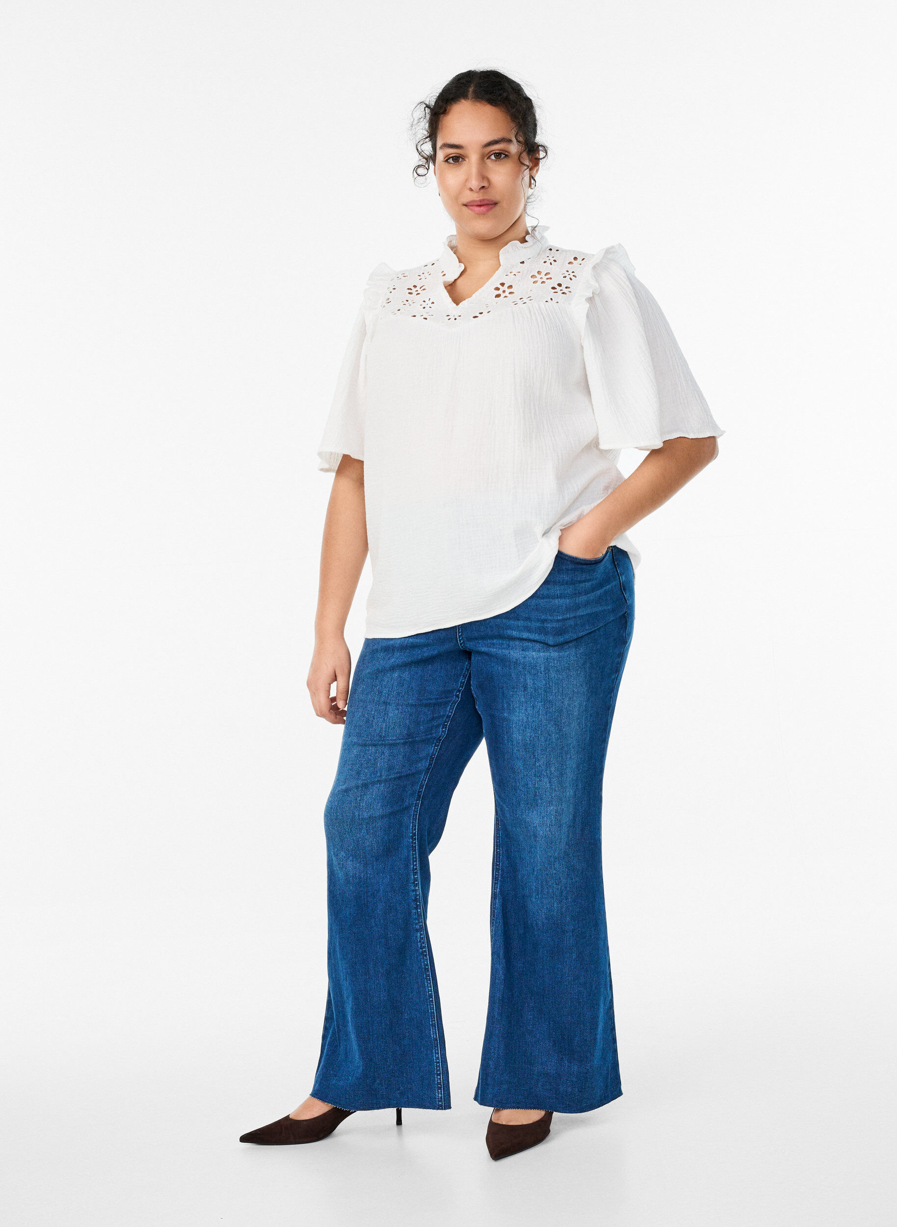 Zizzifashion Blouse in cotton muslin with broderie anglaise and 1/2 sleeves, White, Model image number 1