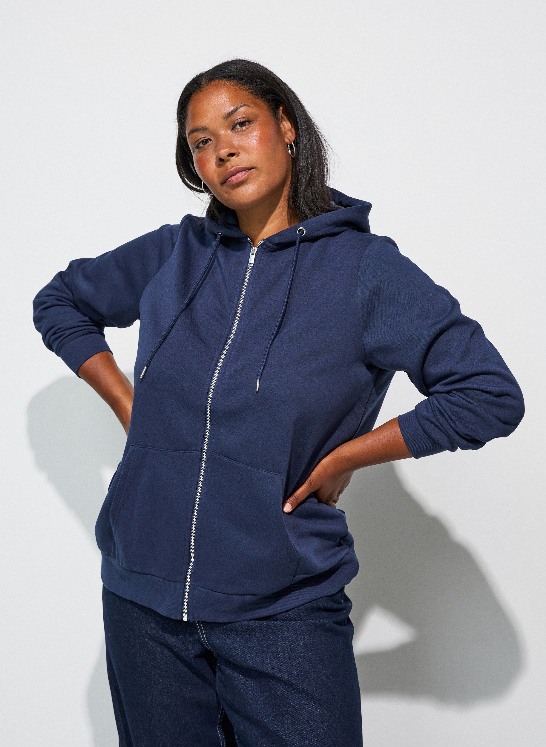 ZizzifashionHooded sweatshirt with a zip and pockets, Blue, Model image number 3