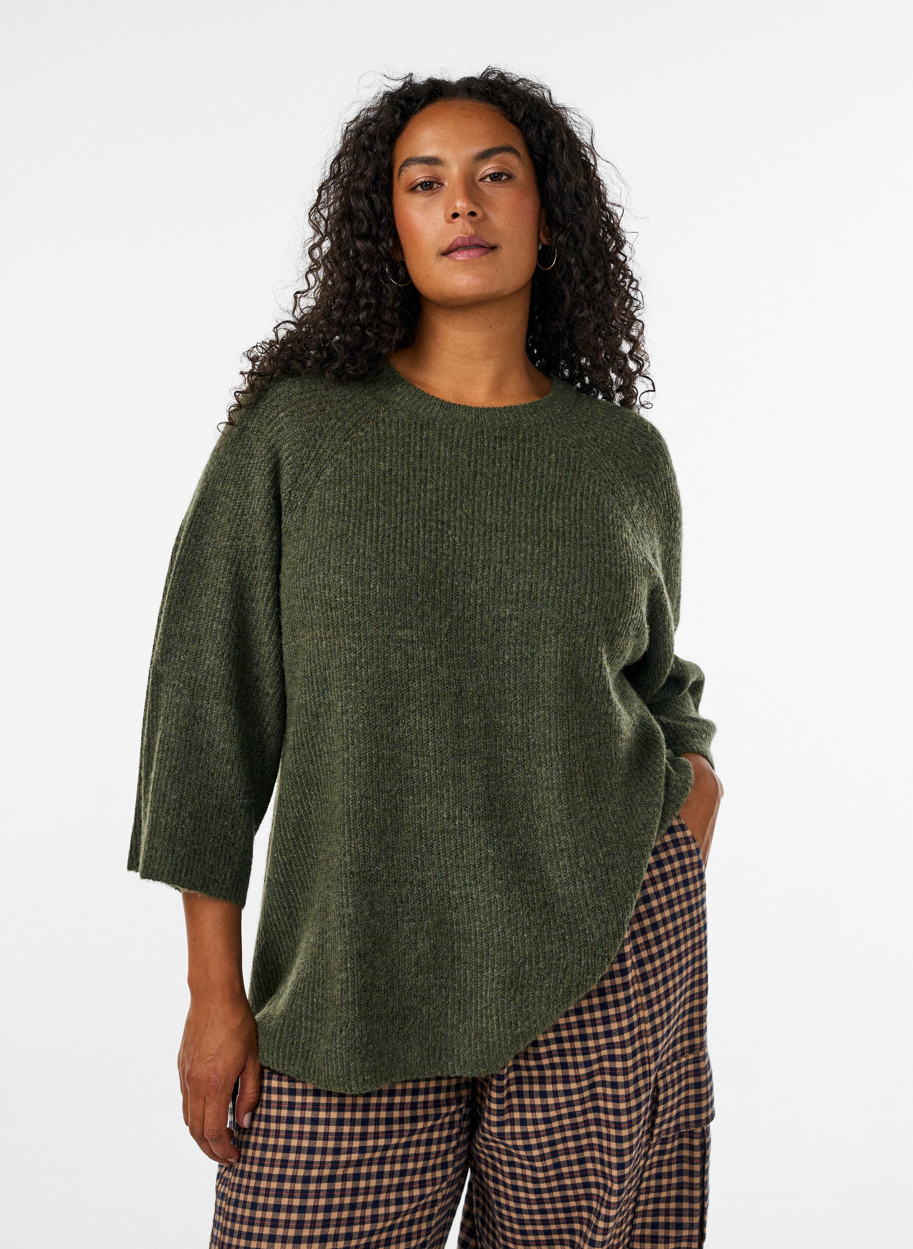 Ribbed jumper with 3/4 sleeves, Green, Model