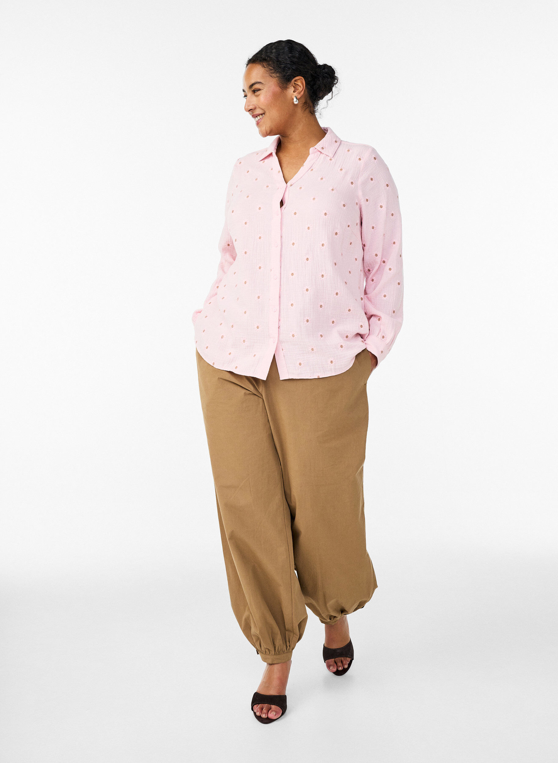 Zizzifashion Long-sleeved blouse in cotton muslin with embroidered motifs, Rose, Model image number 1