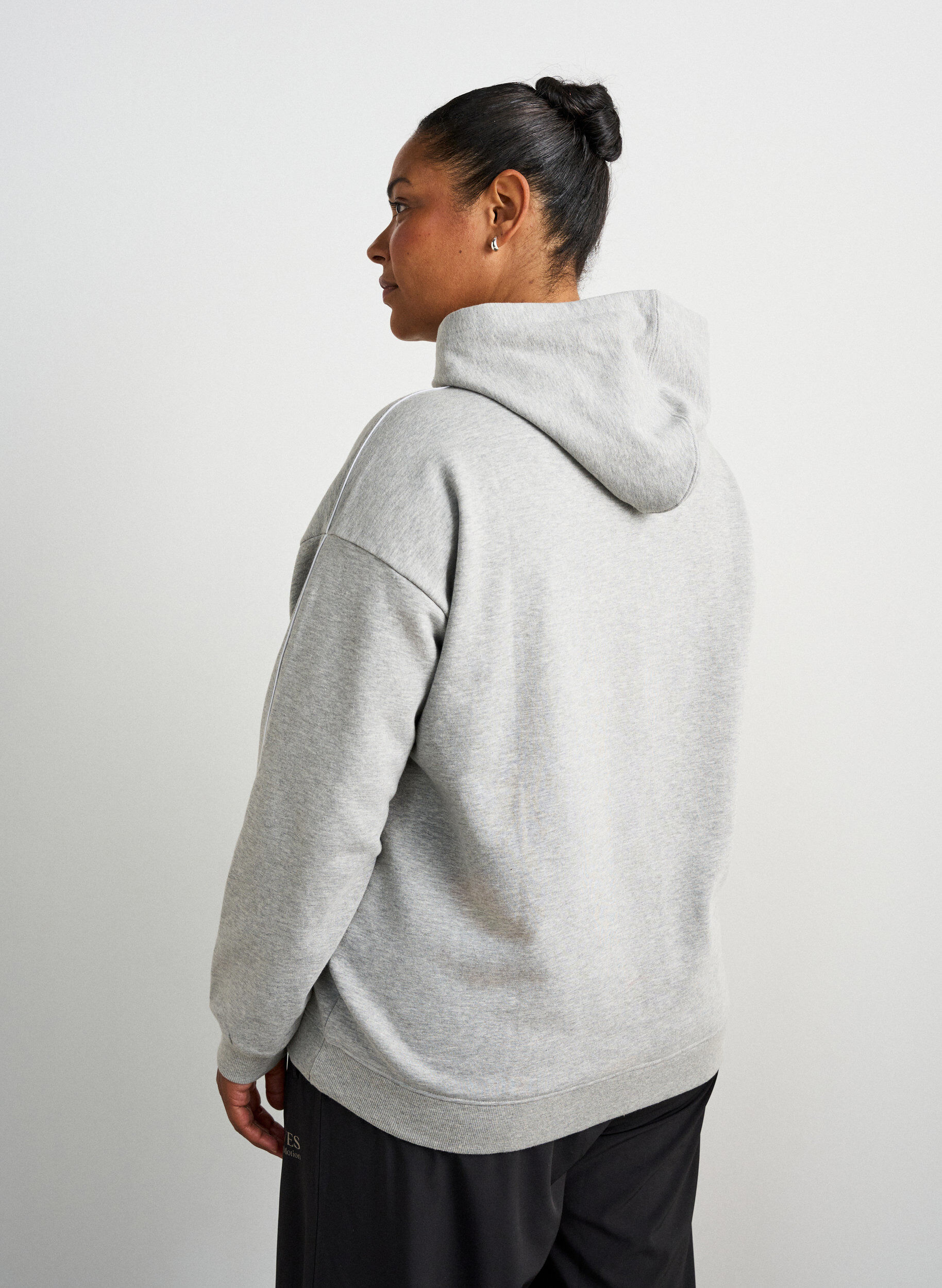 ZizzifashionHoodie with embroidered motif, Grey, Model image number 2
