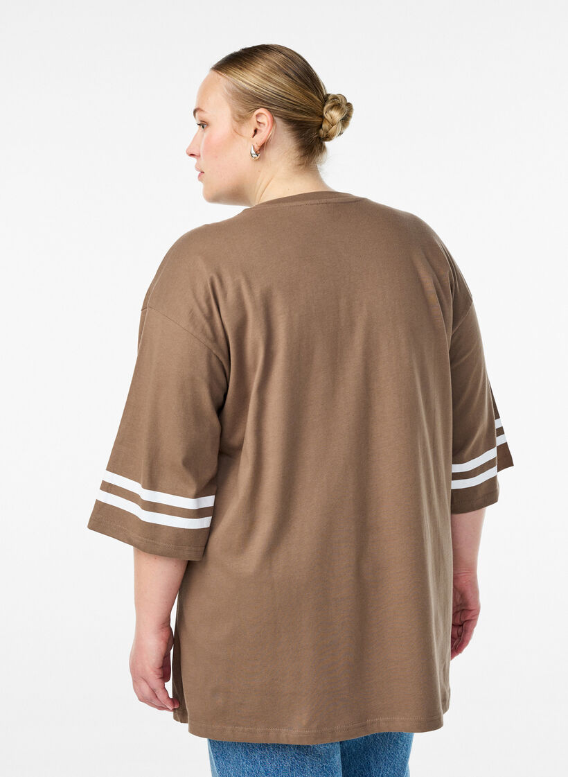 Oversized college T-shirt with 3/4 sleeves, Brown, Model image number 2