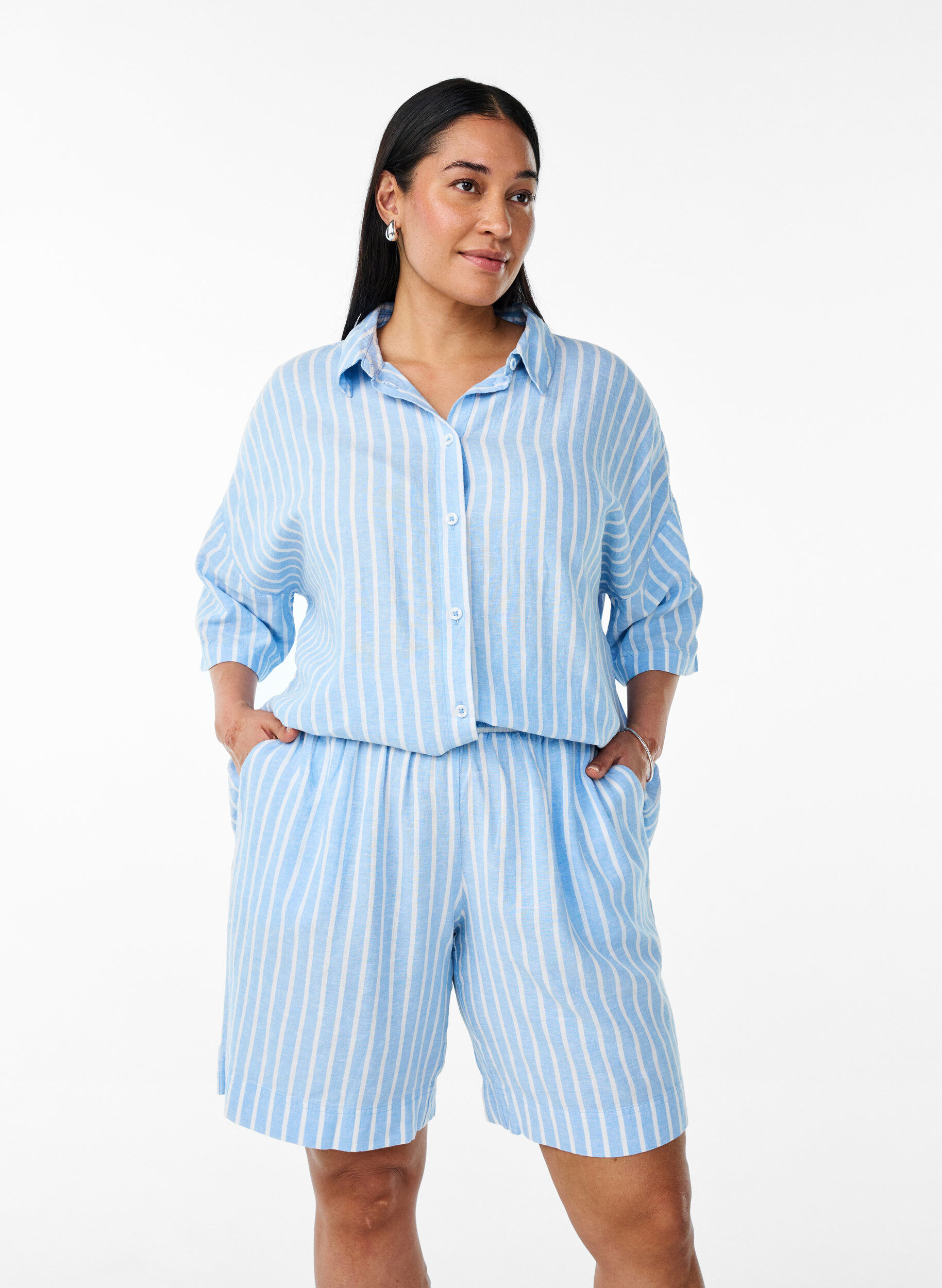 Striped shorts in linen and viscose, Light Blue, Model