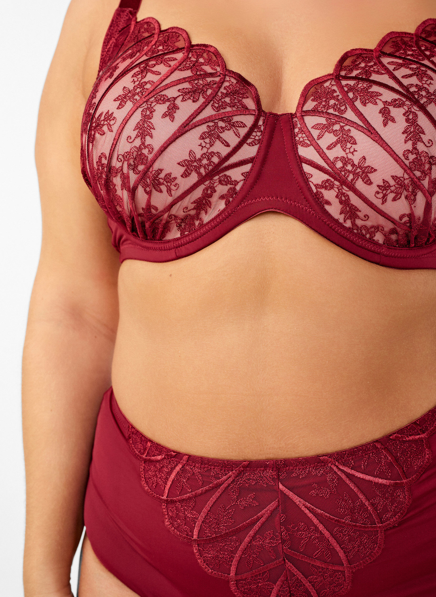 Zizzifashion Bra with embroidered lace and moulded cups, Dark Bordeaux, Model image number 3