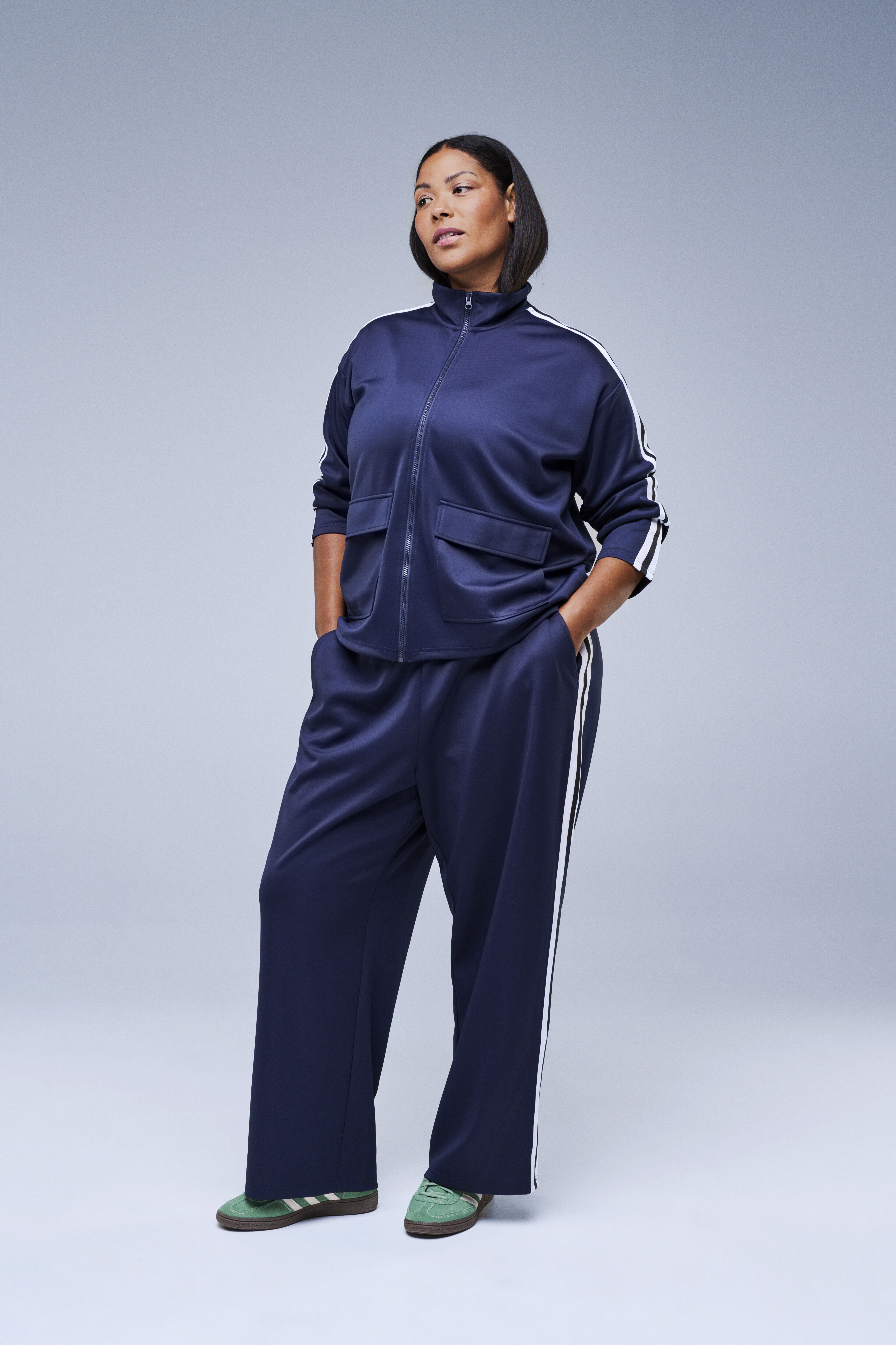 Zizzifashion Training set with sporty stripes, , Model