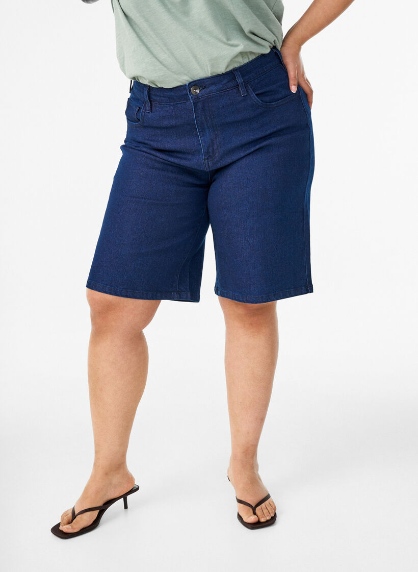 Loose high-waisted denim shorts, Blue, Model image number 3