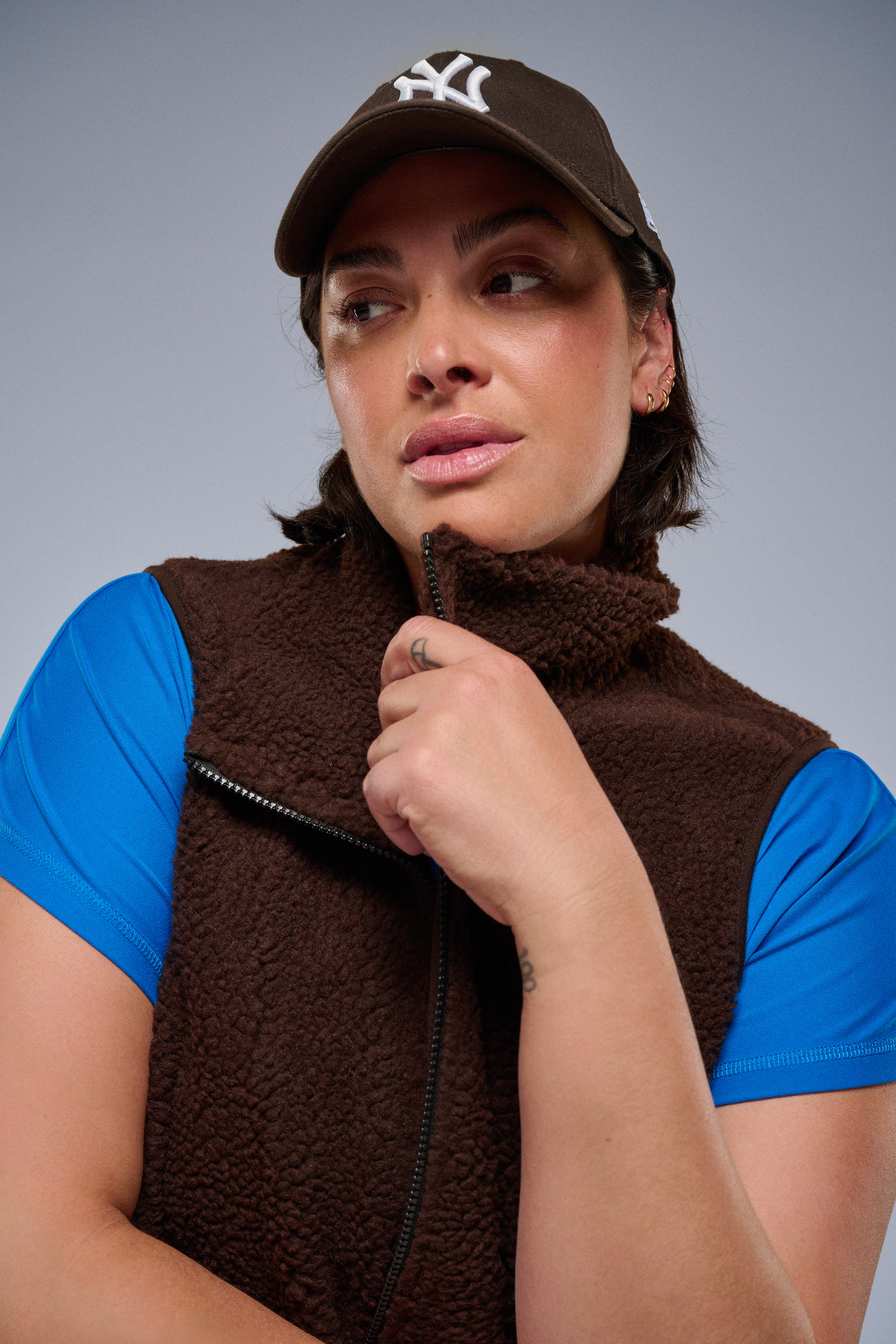 Zizzifashion Brown vest with zip, , Model