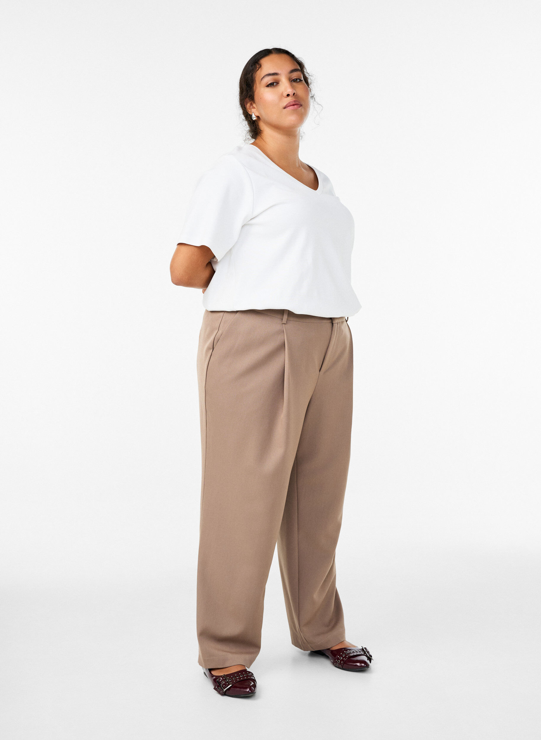 High-waisted tailored trousers with straight legs, Brown, Model