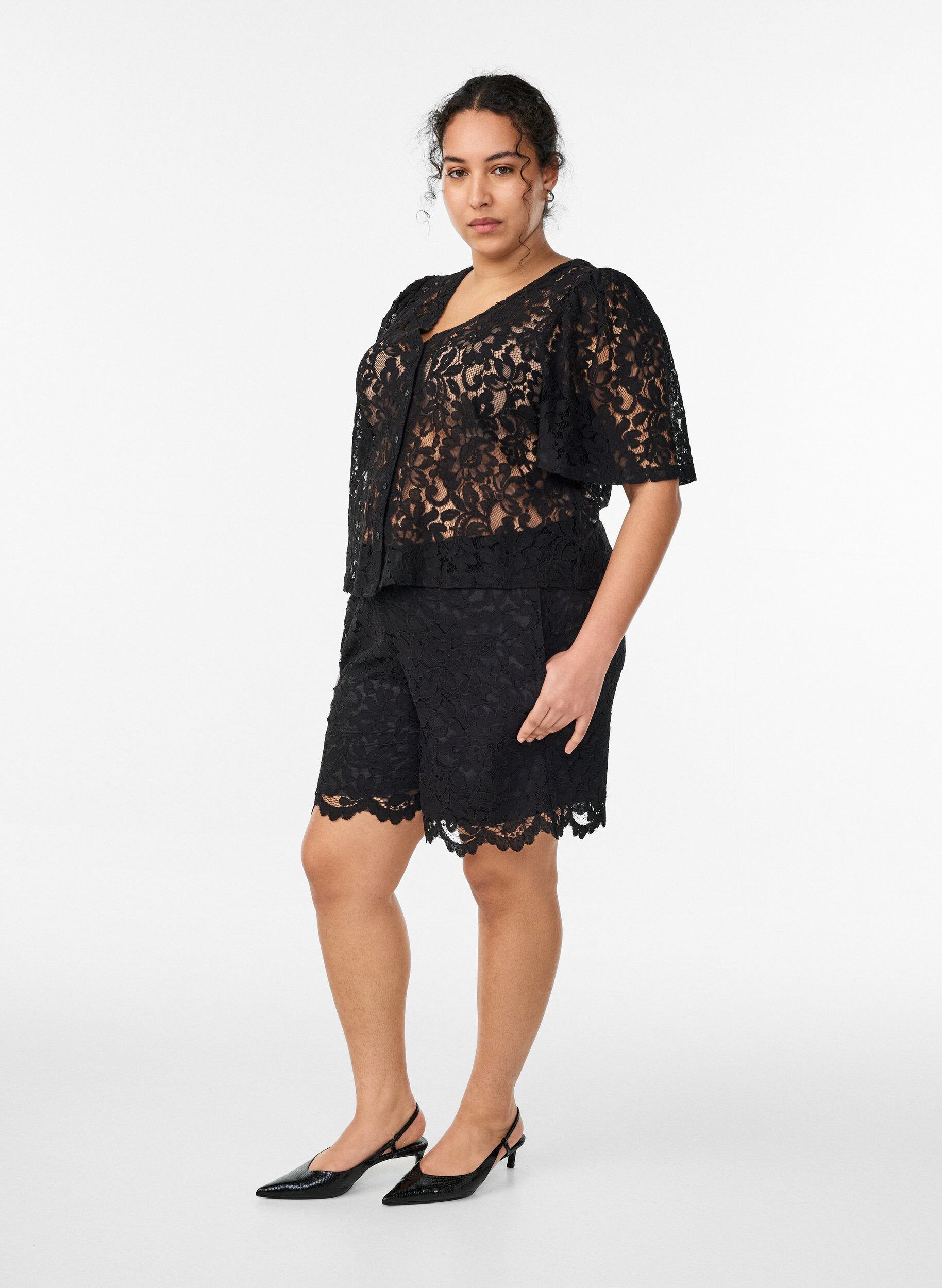 Zizzifashion Lace shorts with high waist and pockets, Black, Model image number 1