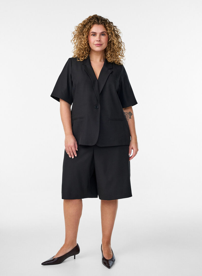 Loose high-waisted Bermuda shorts, Black, Model image number 1