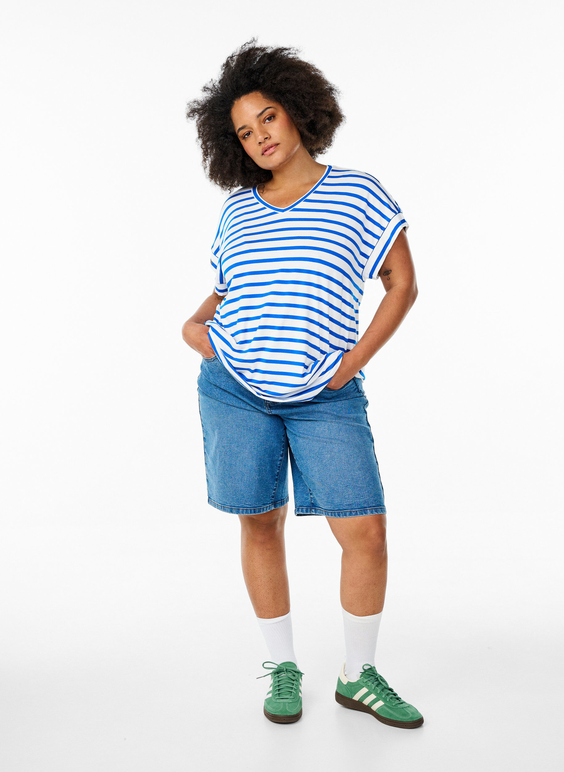 Zizzifashion Striped T-shirt with V-neck, Blue, Model image number 1