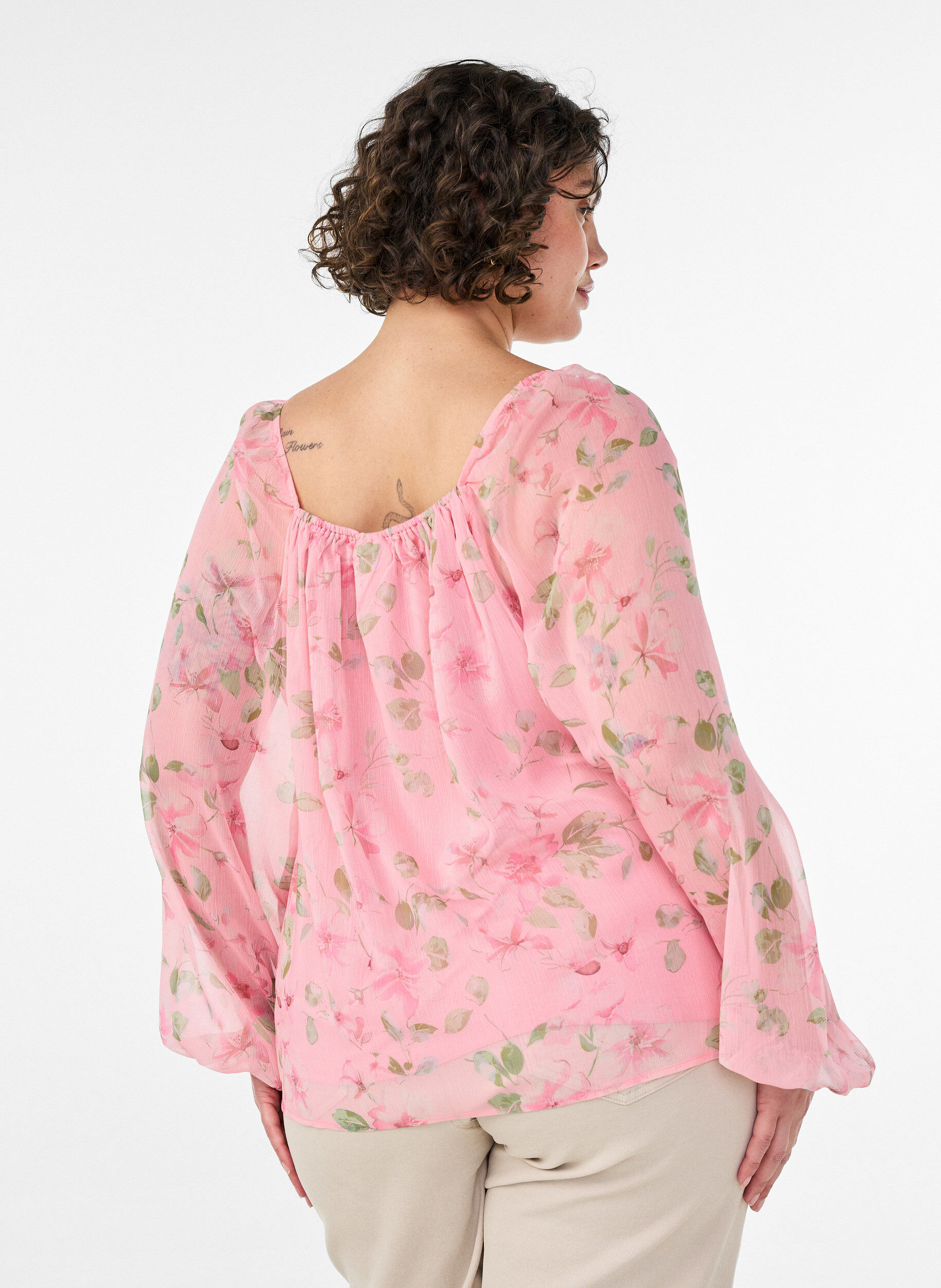 Zizzifashion Chiffon blouse with floral print and long sleeves, Rose, Model image number 2