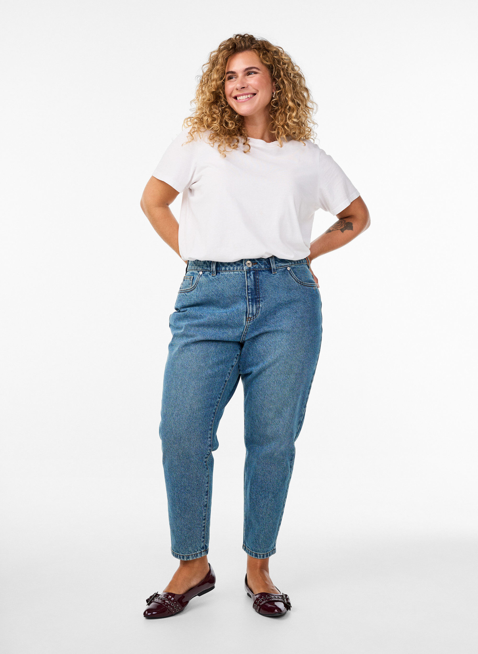 Mille Mom Fit Jeans with high waist, Blue, Model