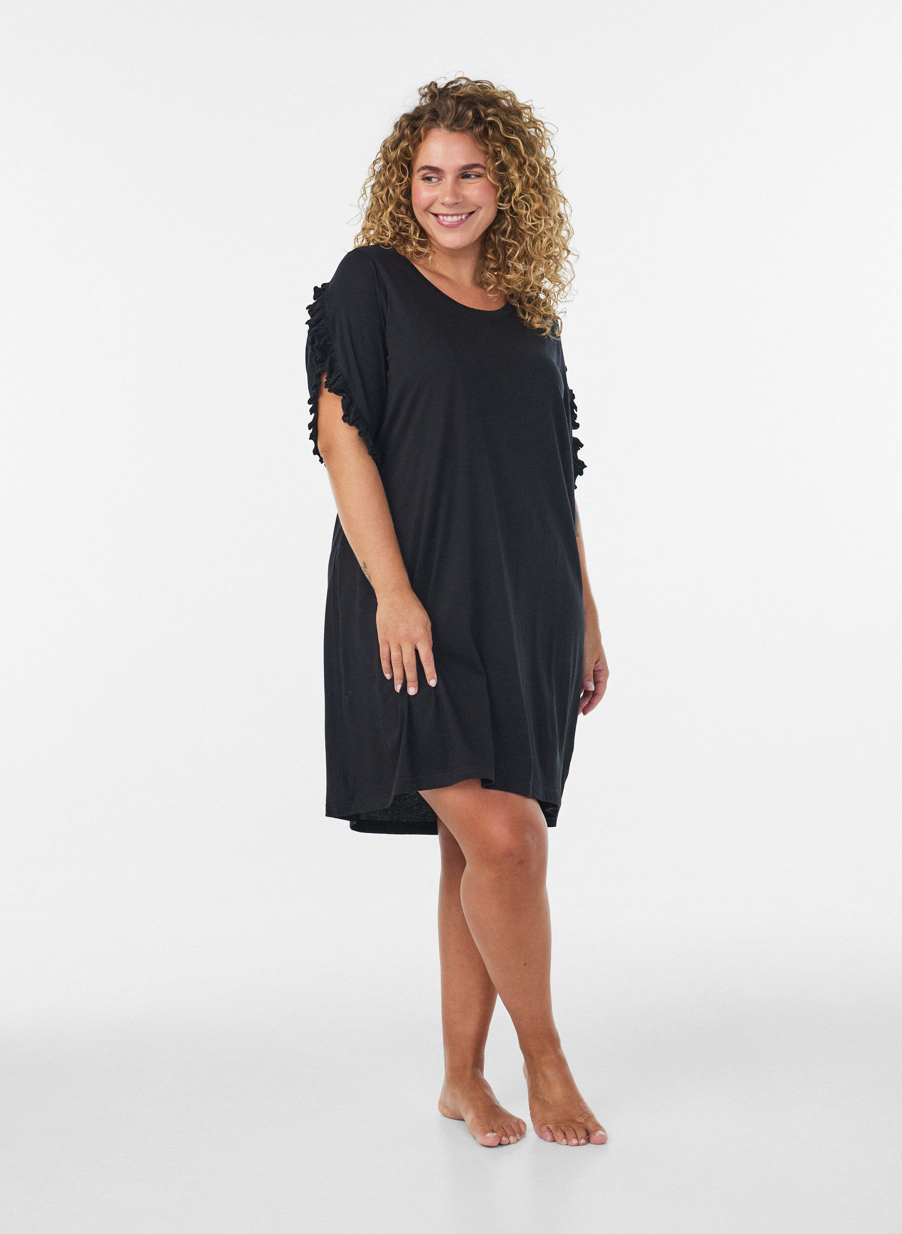 ZizzifashionNightgown in organic cotton with ruffle sleeves, Black, Model image number 1