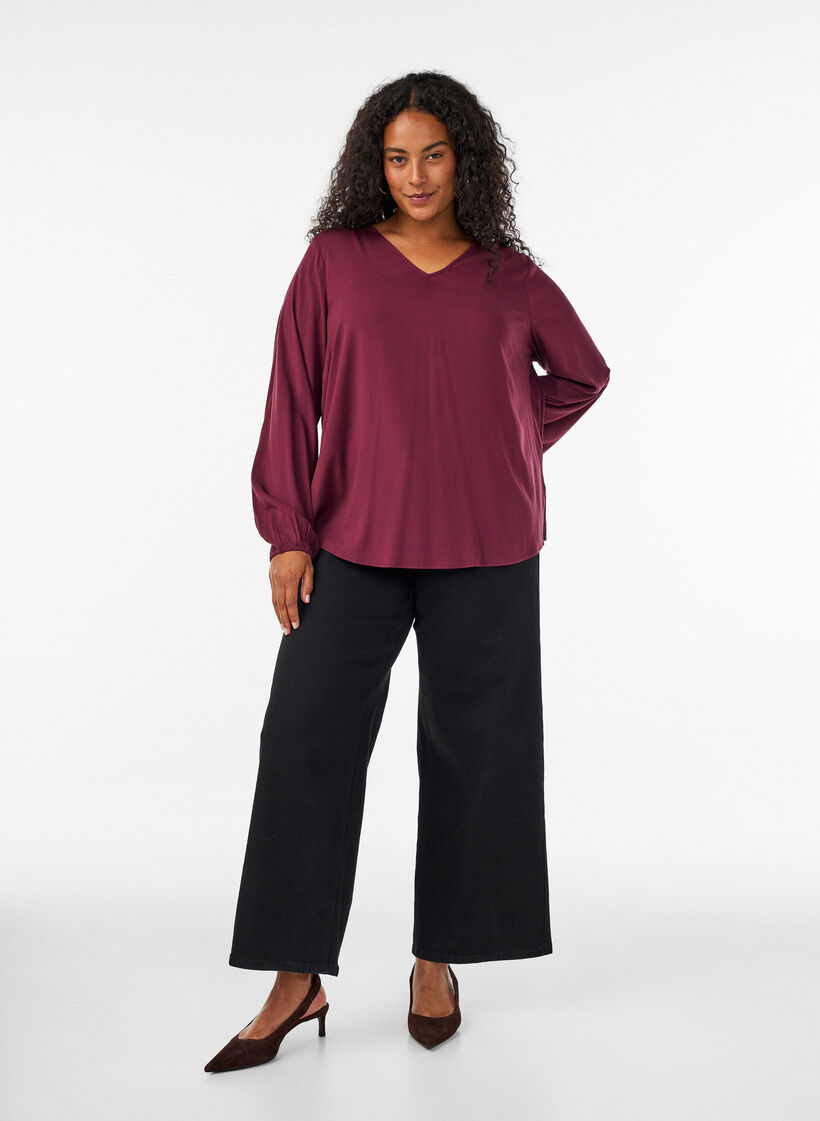 Viscose blouse with V-neck and rounded hem, Red, Model image number 1
