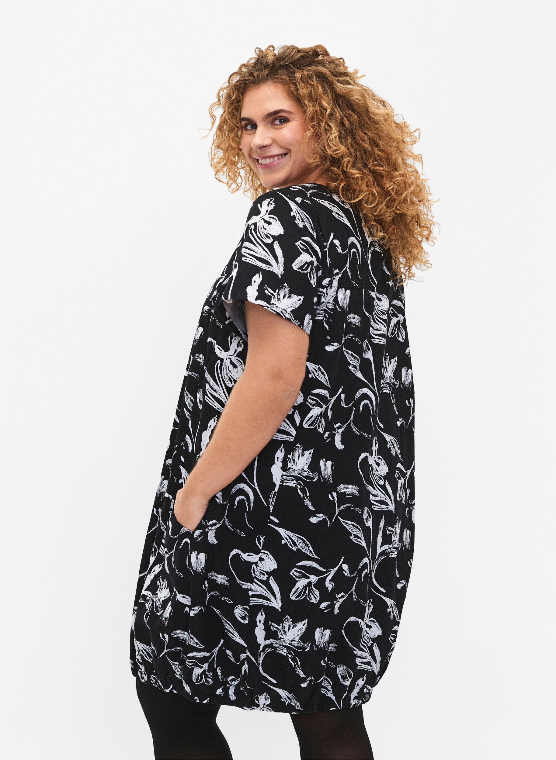 Zizzifashion Short-sleeved, printed cotton dress, , Model image number 2