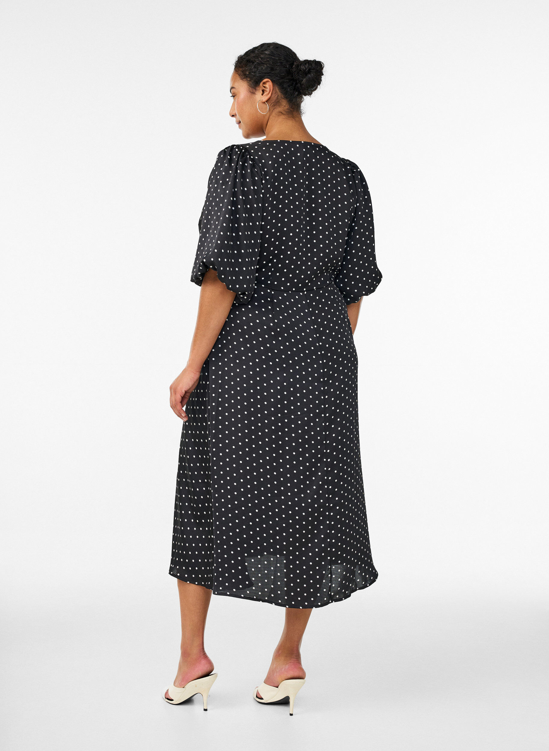 Zizzifashion Polka dot midi dress with square neckline, Black, Model image number 1