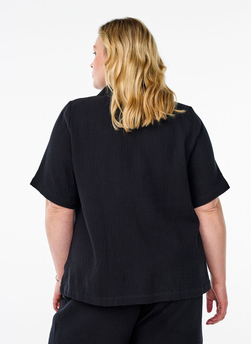 Short-sleeved shirt in cotton muslin, Black, Model image number 2