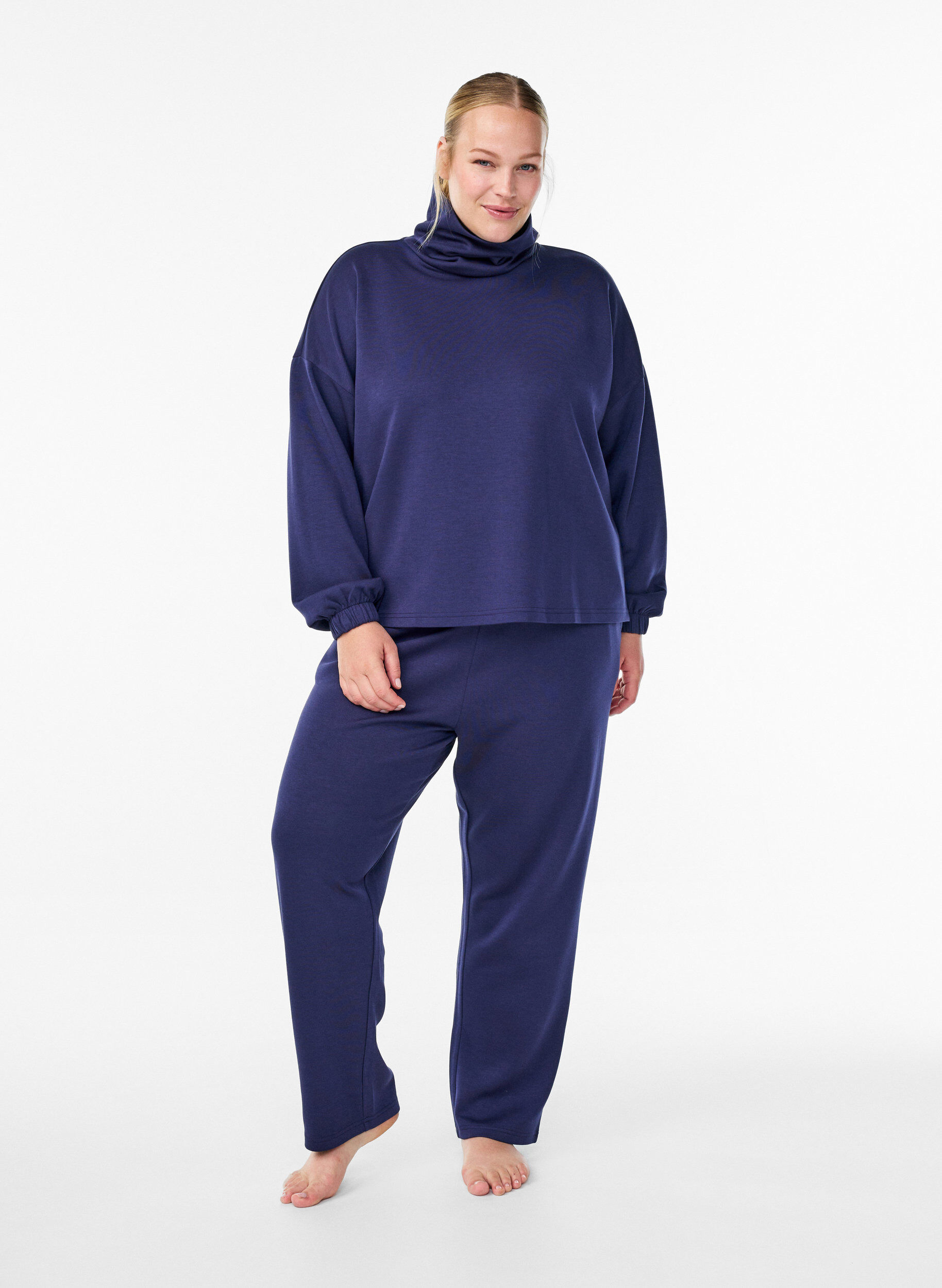 Loose trousers in modal mix, Blue, Model