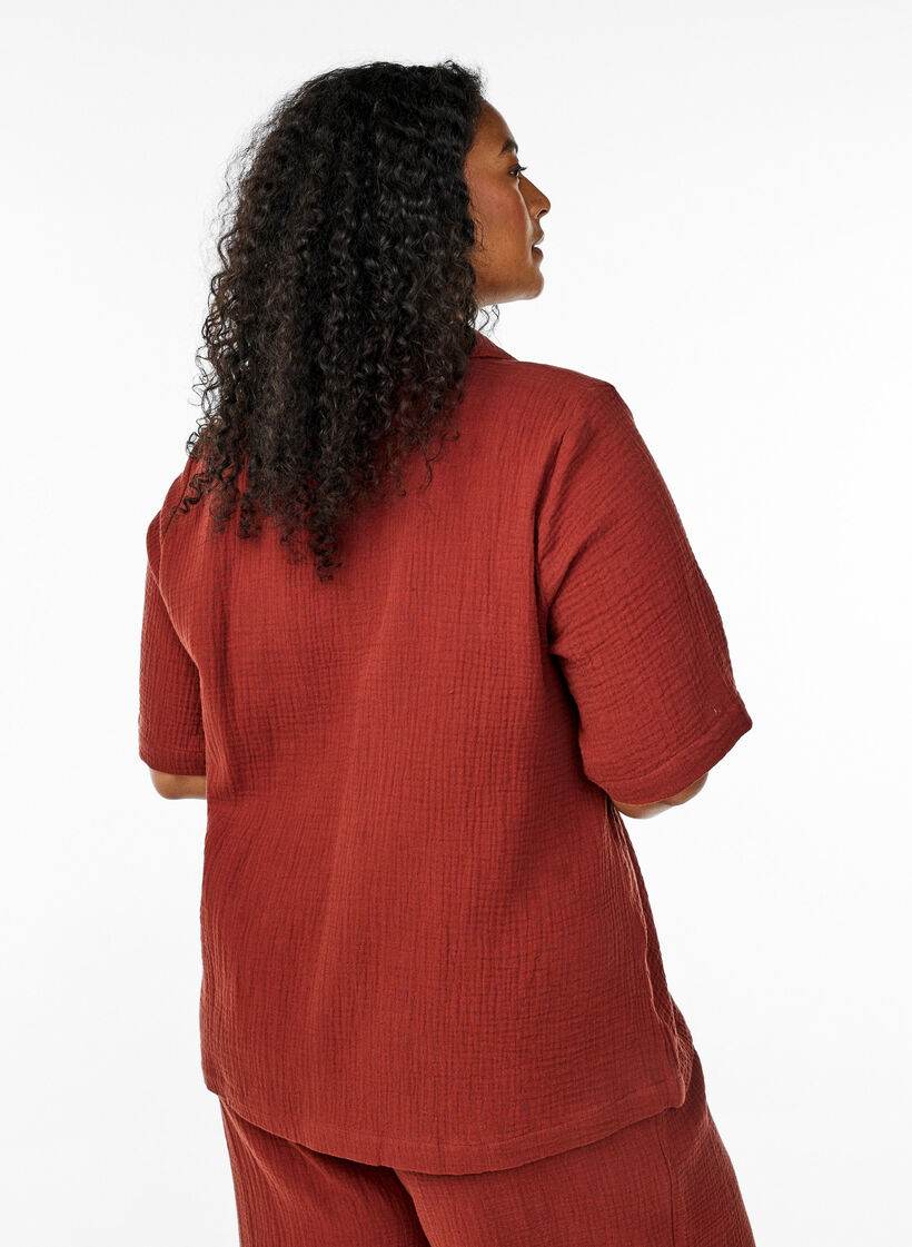 Short-sleeved shirt in cotton muslin, Red, Model image number 2