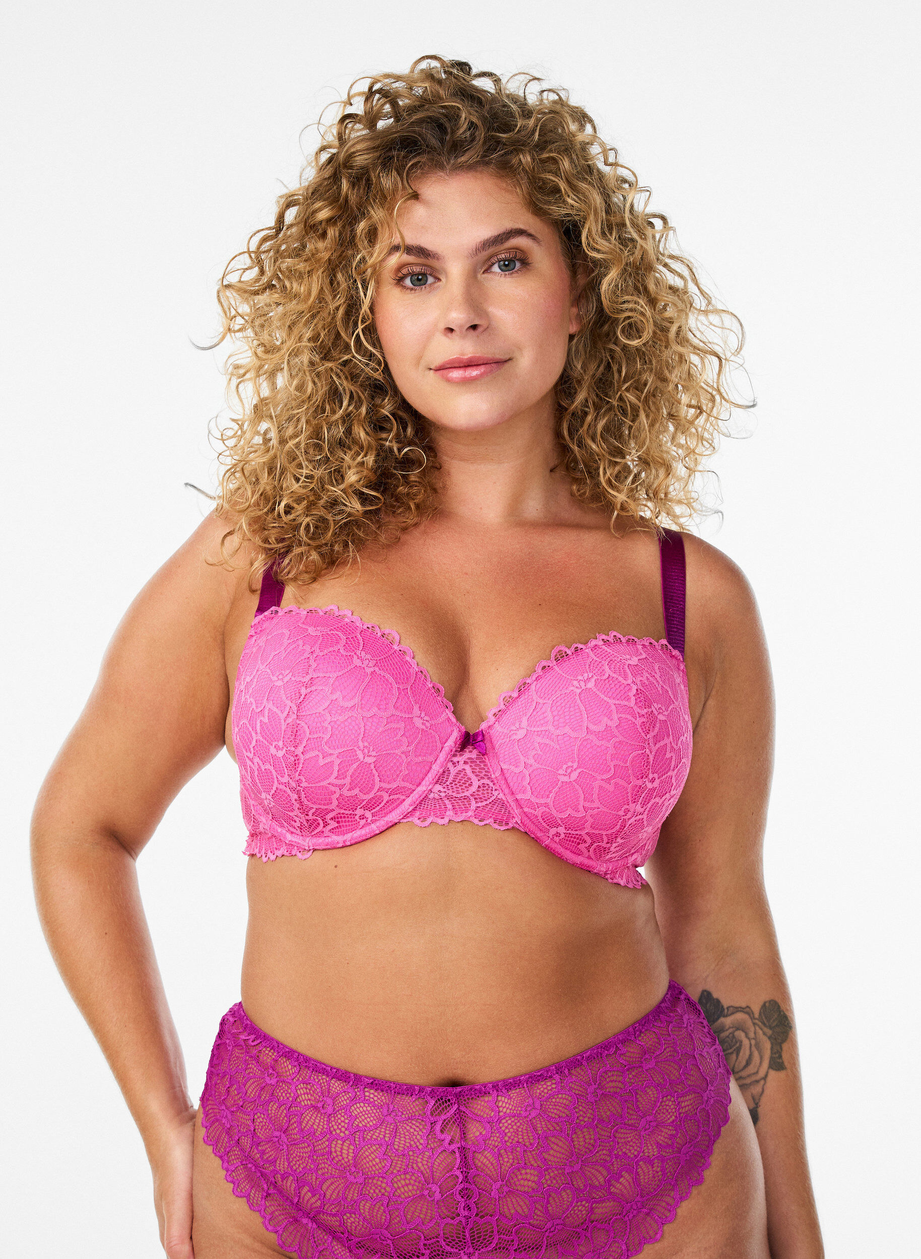 Bra with lace and moulded cups, Pink, Model