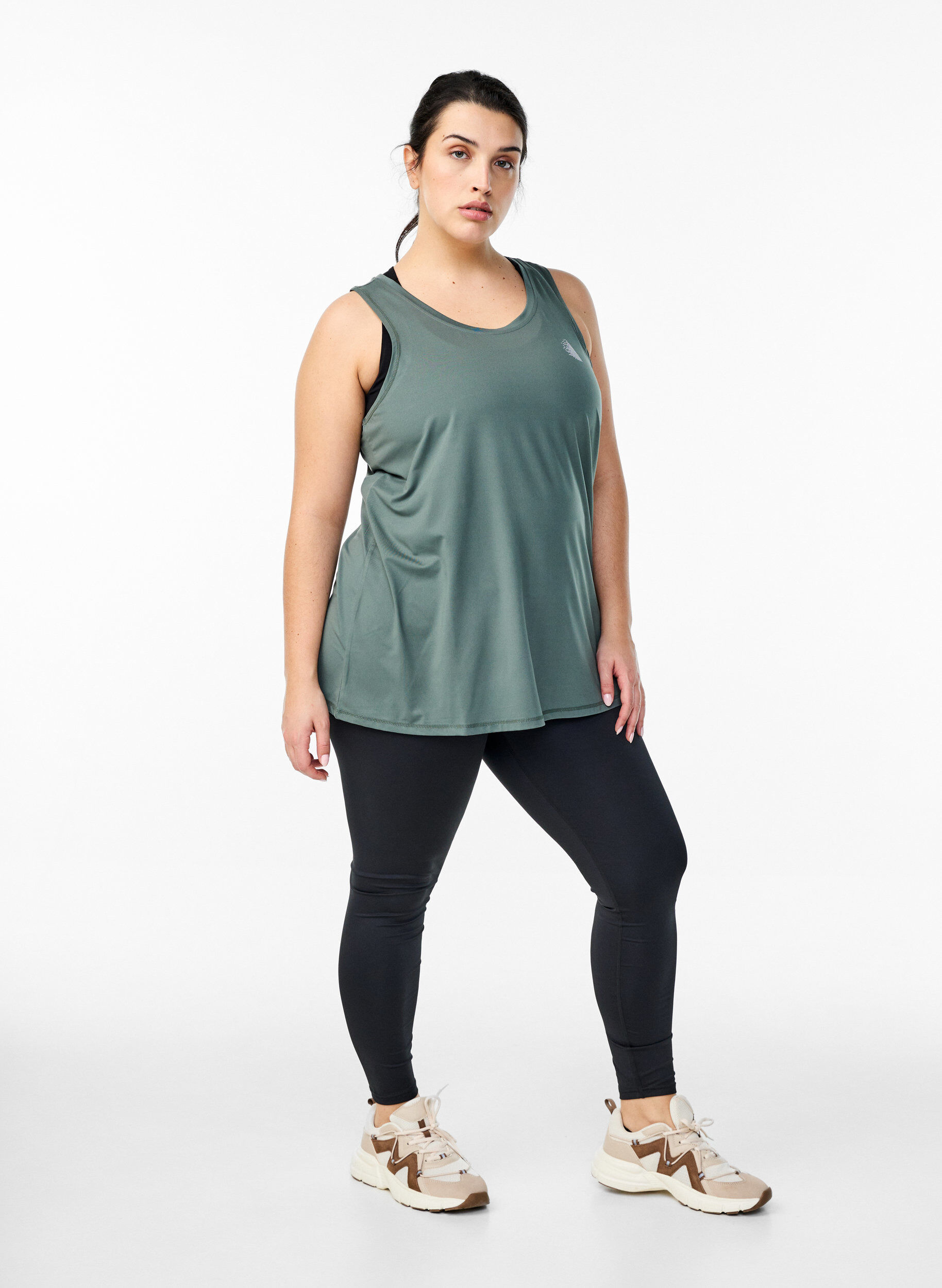 Zizzifashion Solid coloured training top with a round neck, Green, Model image number 1