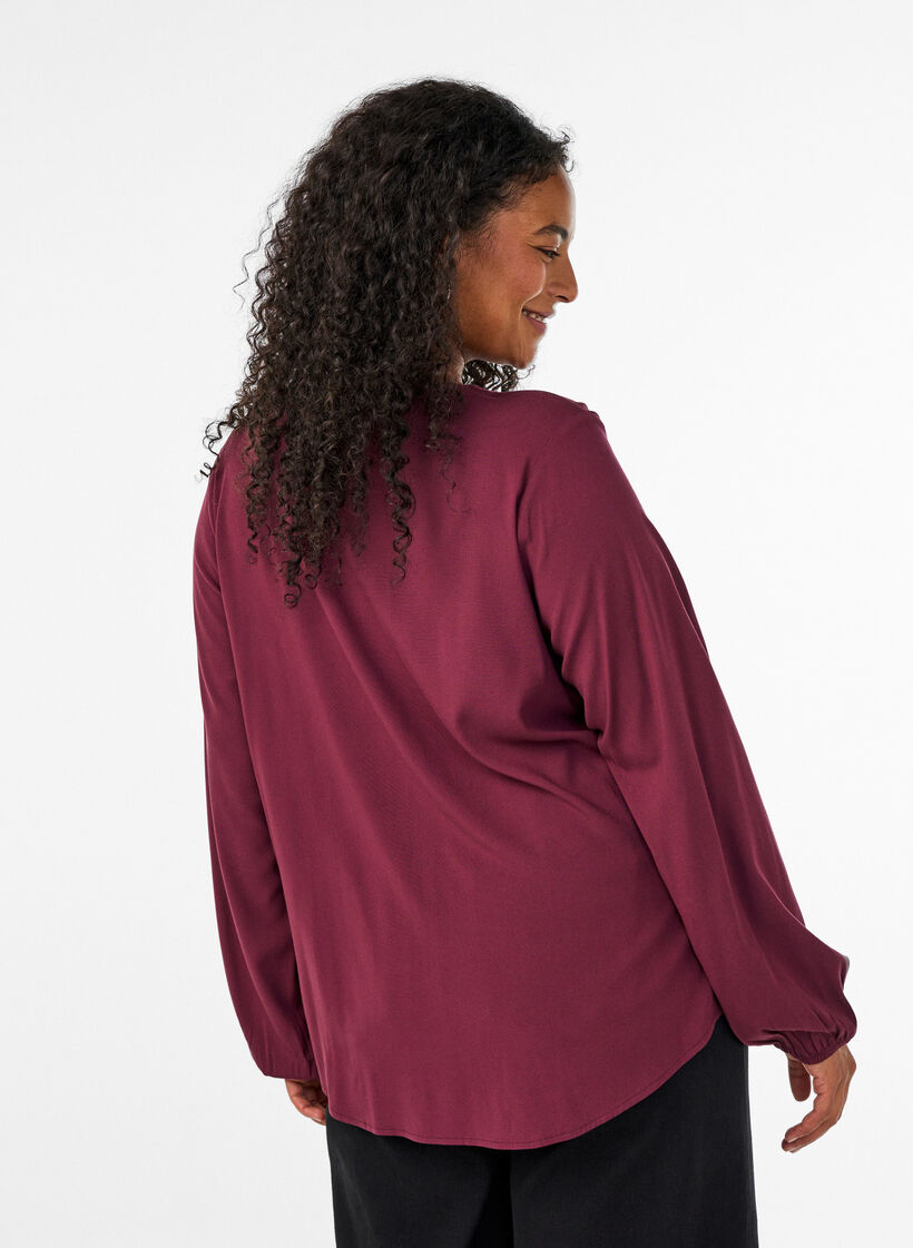 Viscose blouse with V-neck and rounded hem, Red, Model image number 2