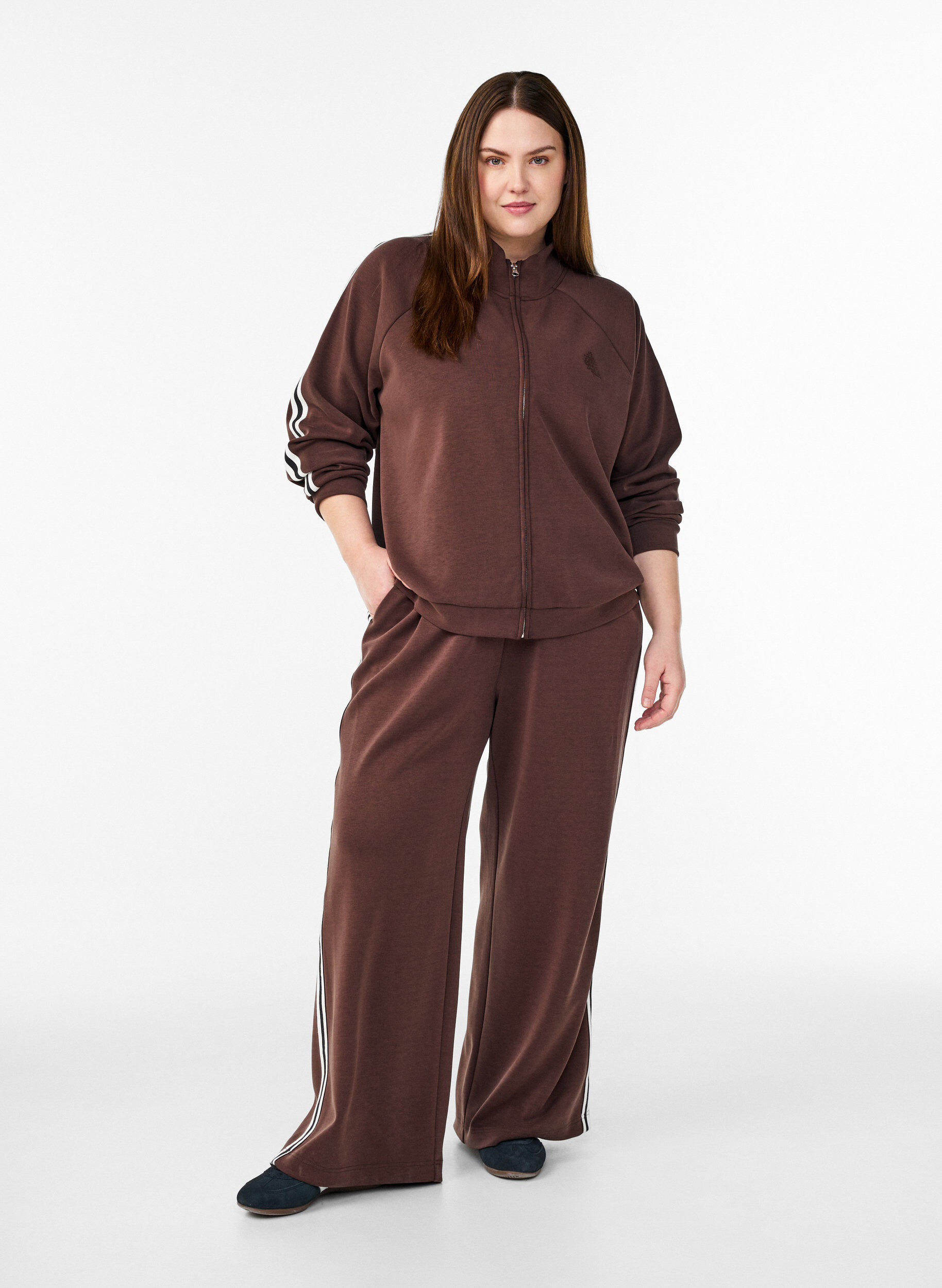 Zizzifashion Loose training trousers with a high waist and stripe detail, Brown, Model image number 1