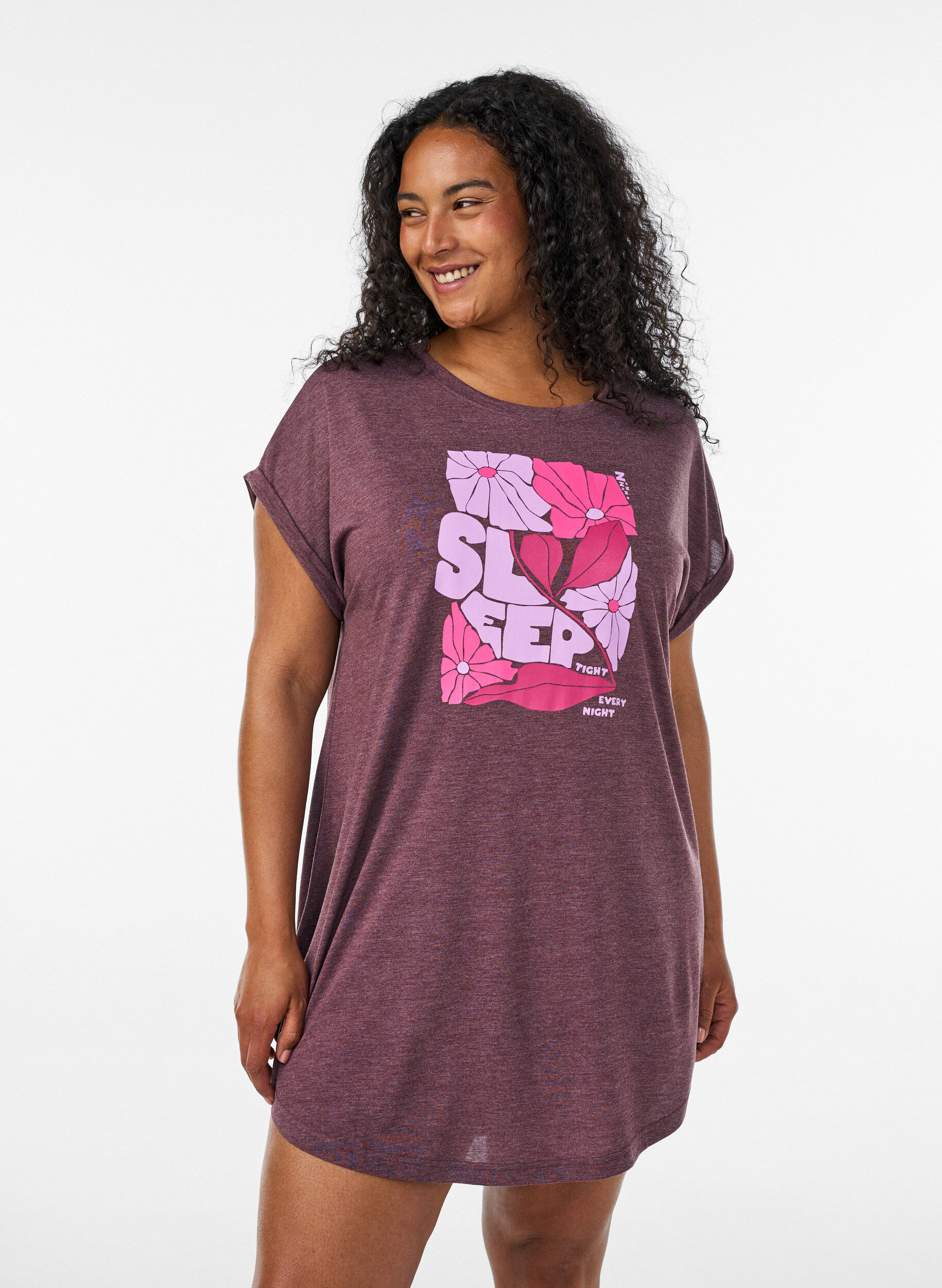 Short sleeve nightgown with text print, Dark Bordeaux, Model