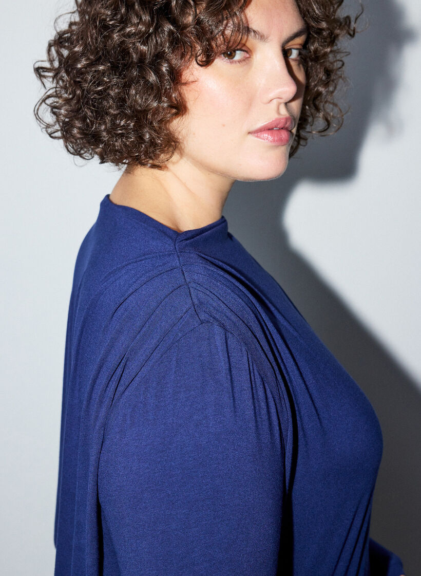 Blouse with boat neck and balloon fit, Blue, Model image number 3
