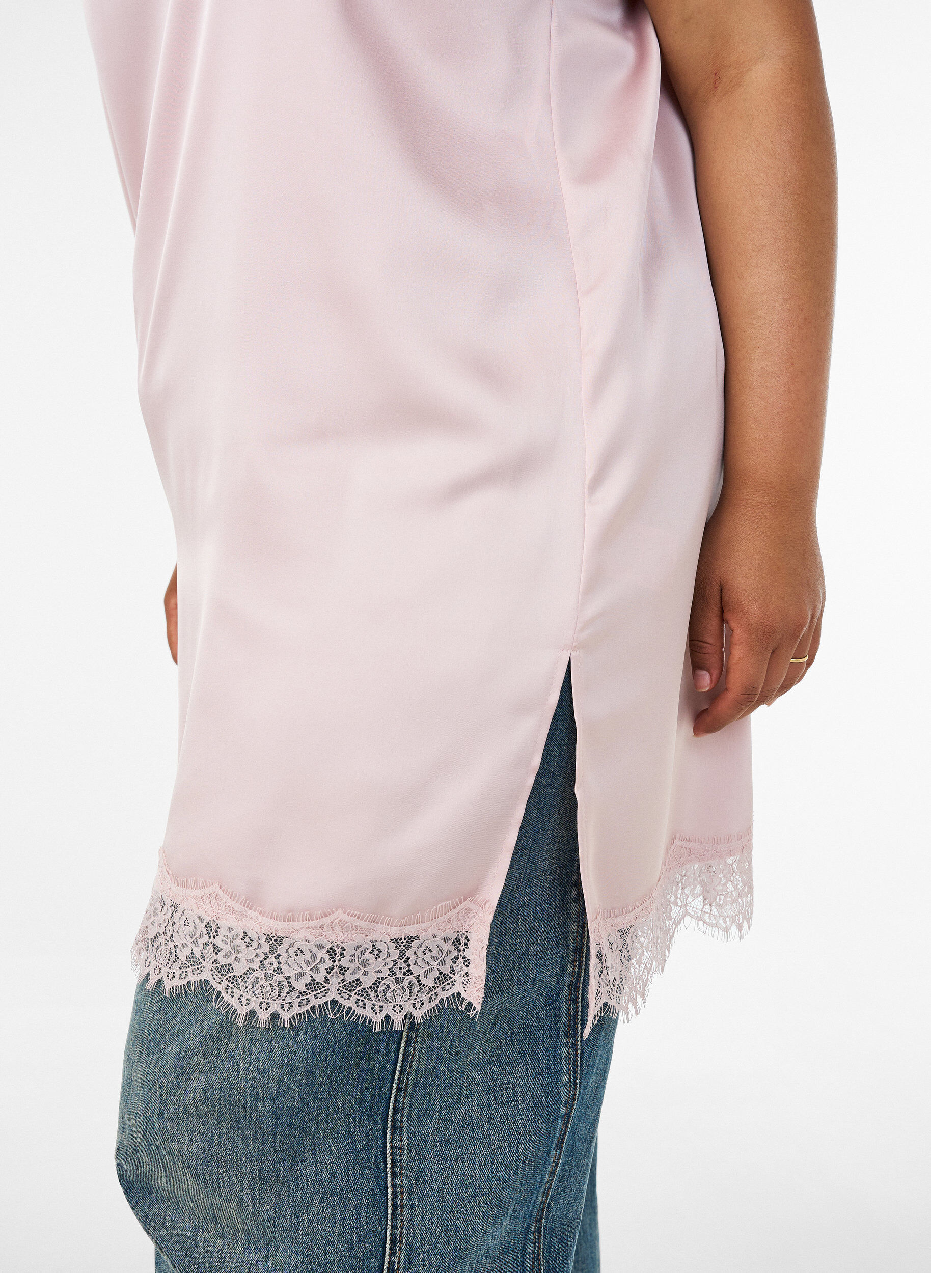 ZizzifashionLong satin top with lace edges, Red, Model image number 4