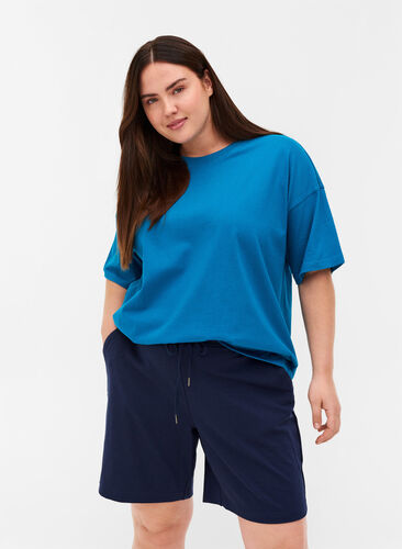 Plain-coloured shorts with pockets, Navy Blazer, Model image number 0
