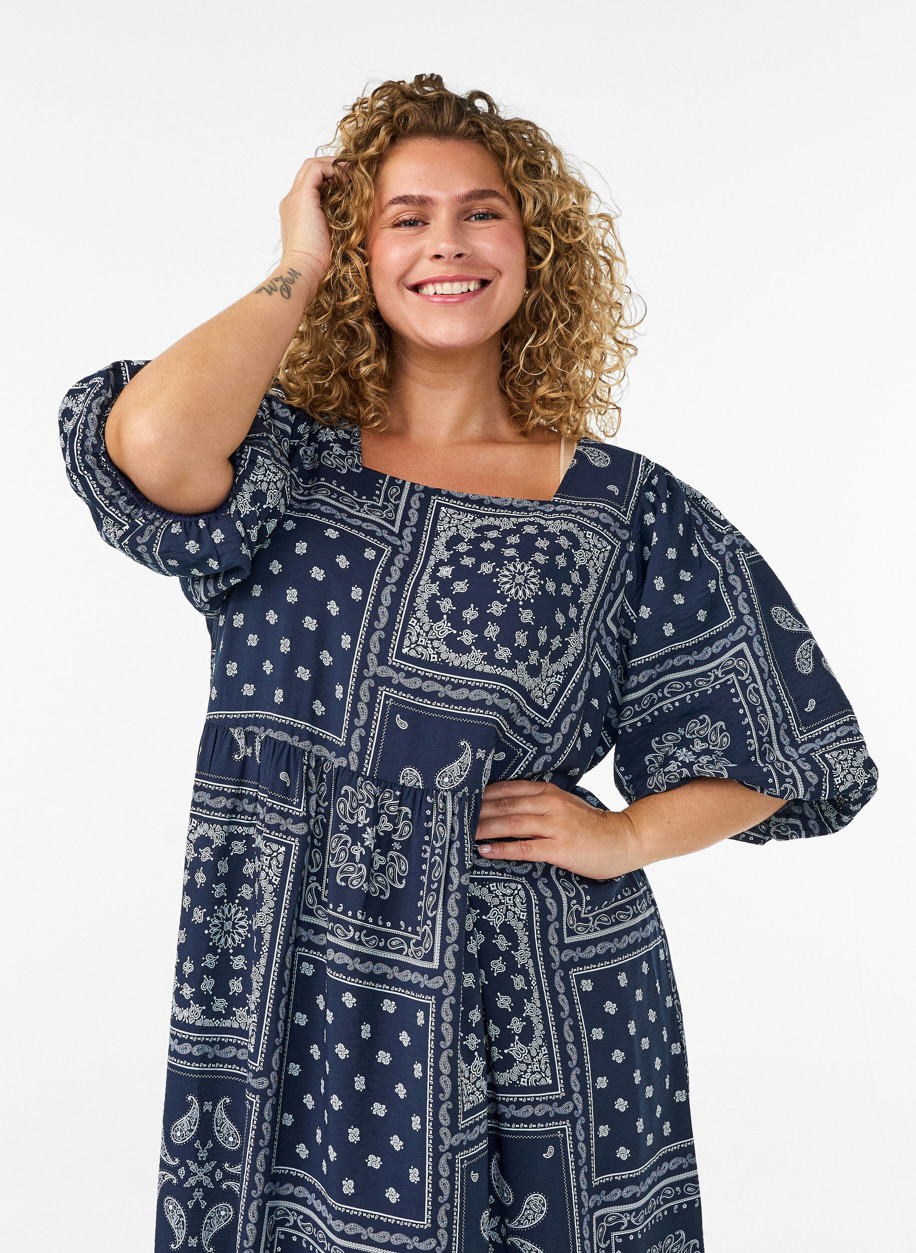 Zizzifashion Ankle-length dress in viscose with paisley print and short sleeves, Blue, Model image number 2