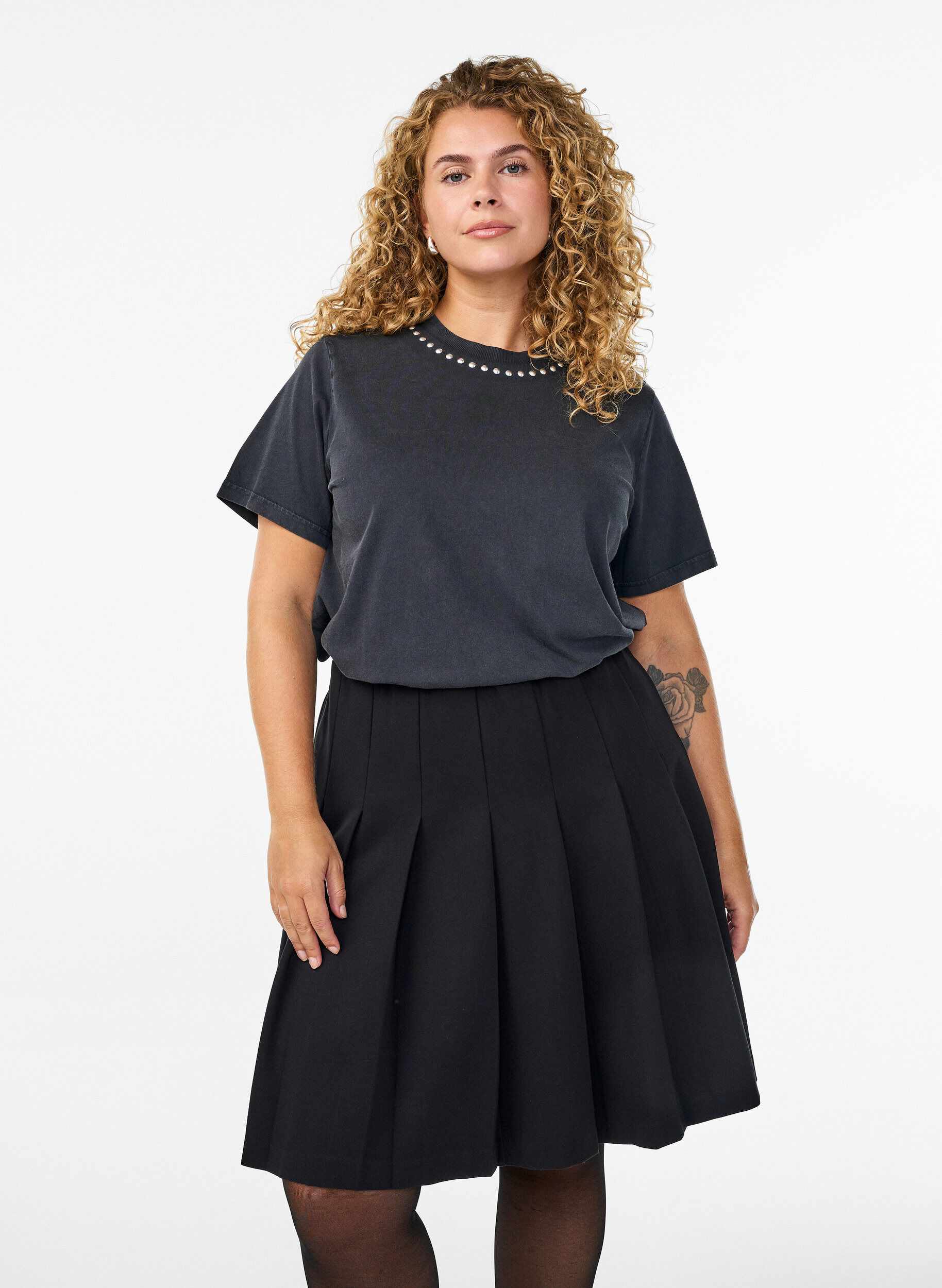 Short pleated skirt with elasticated waist, Black, Model