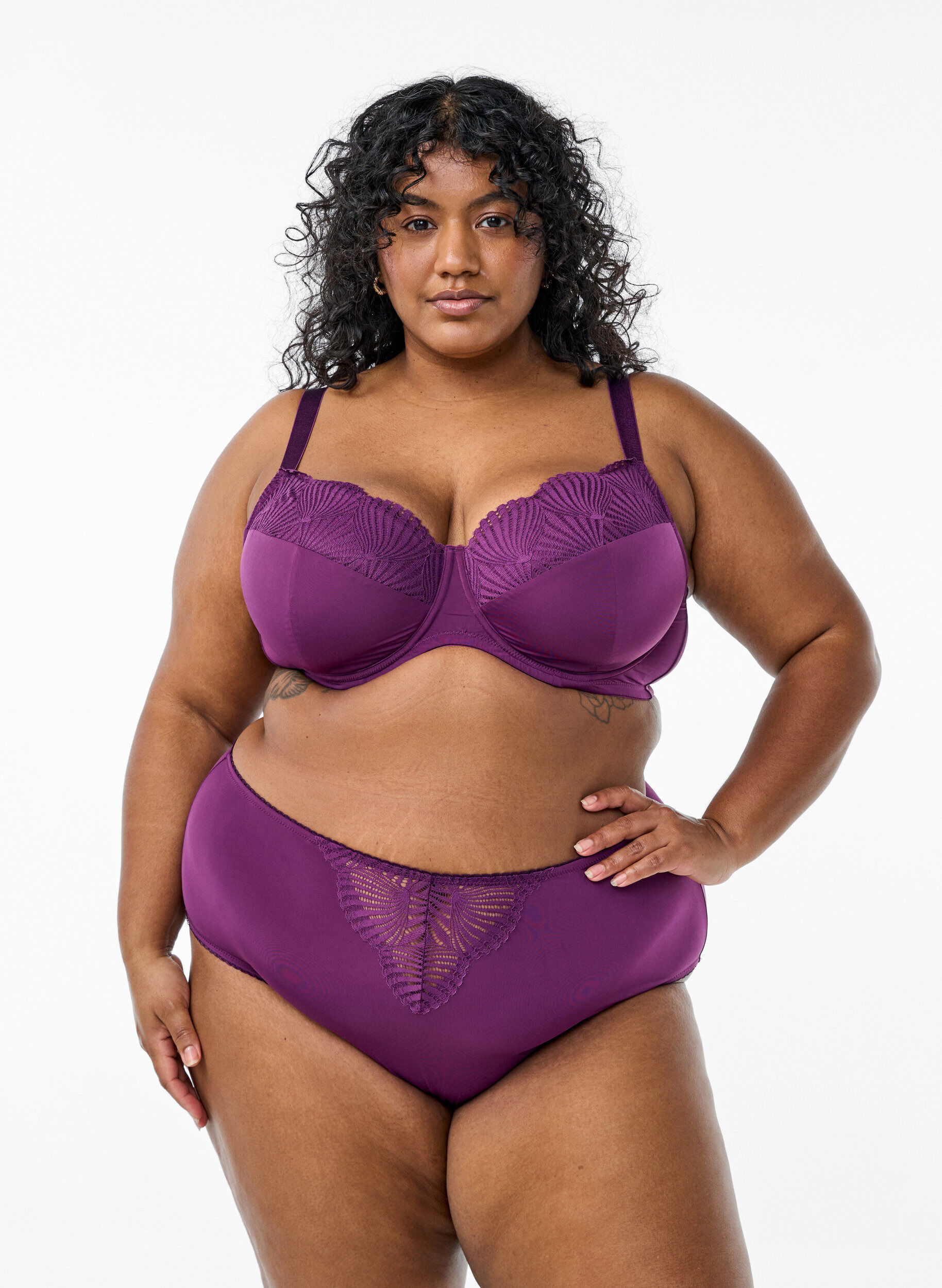 Zizzifashion Padded bra with a lace detail, Dark Bordeaux, Model image number 1