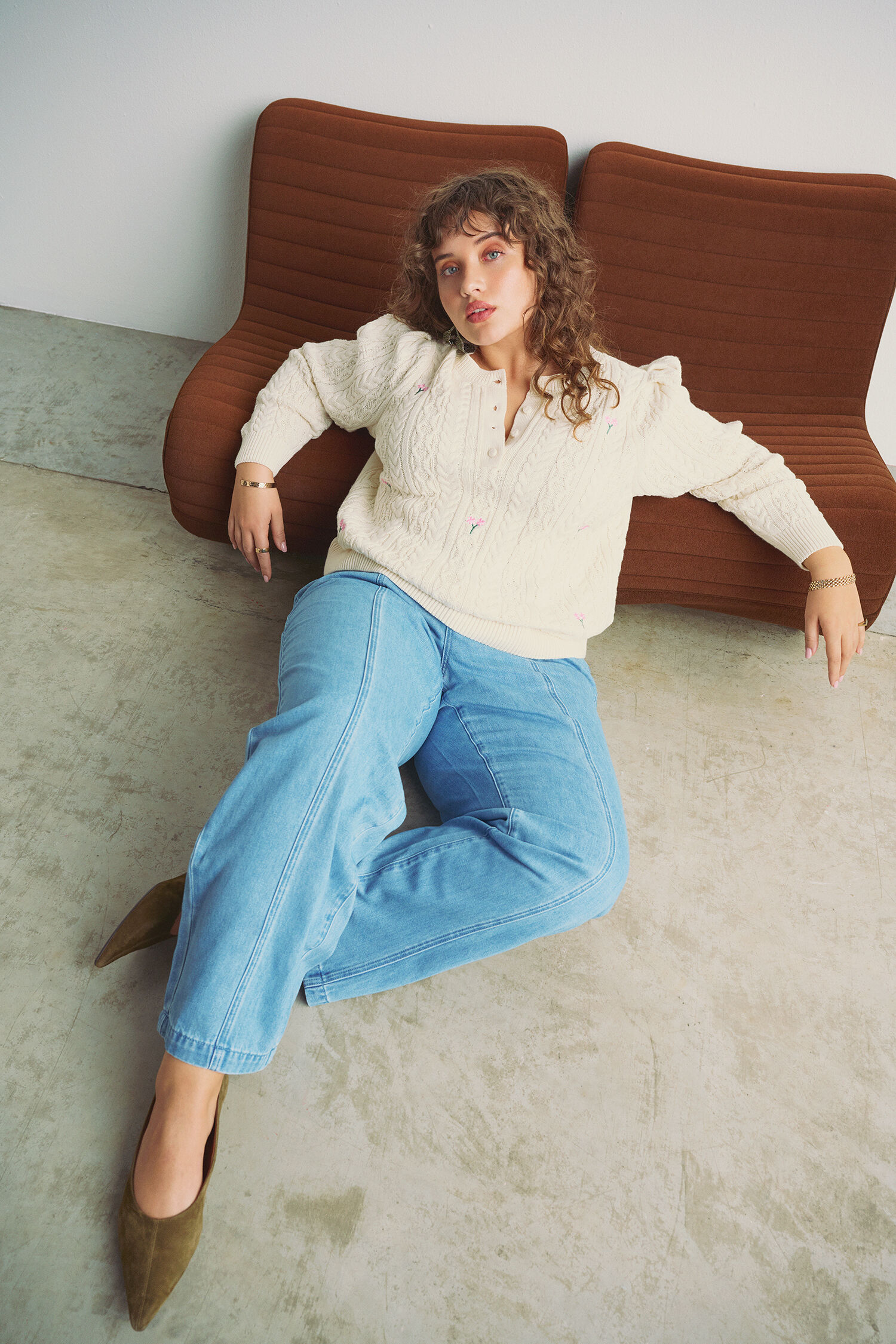 Knitted blouse with embroidered flowers, , Model