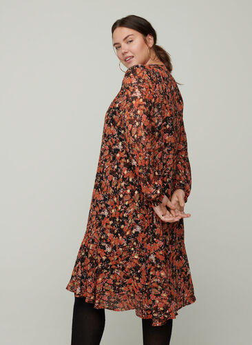 Printed dress with a bow detail, Black w. Red AOP, Model image number 0