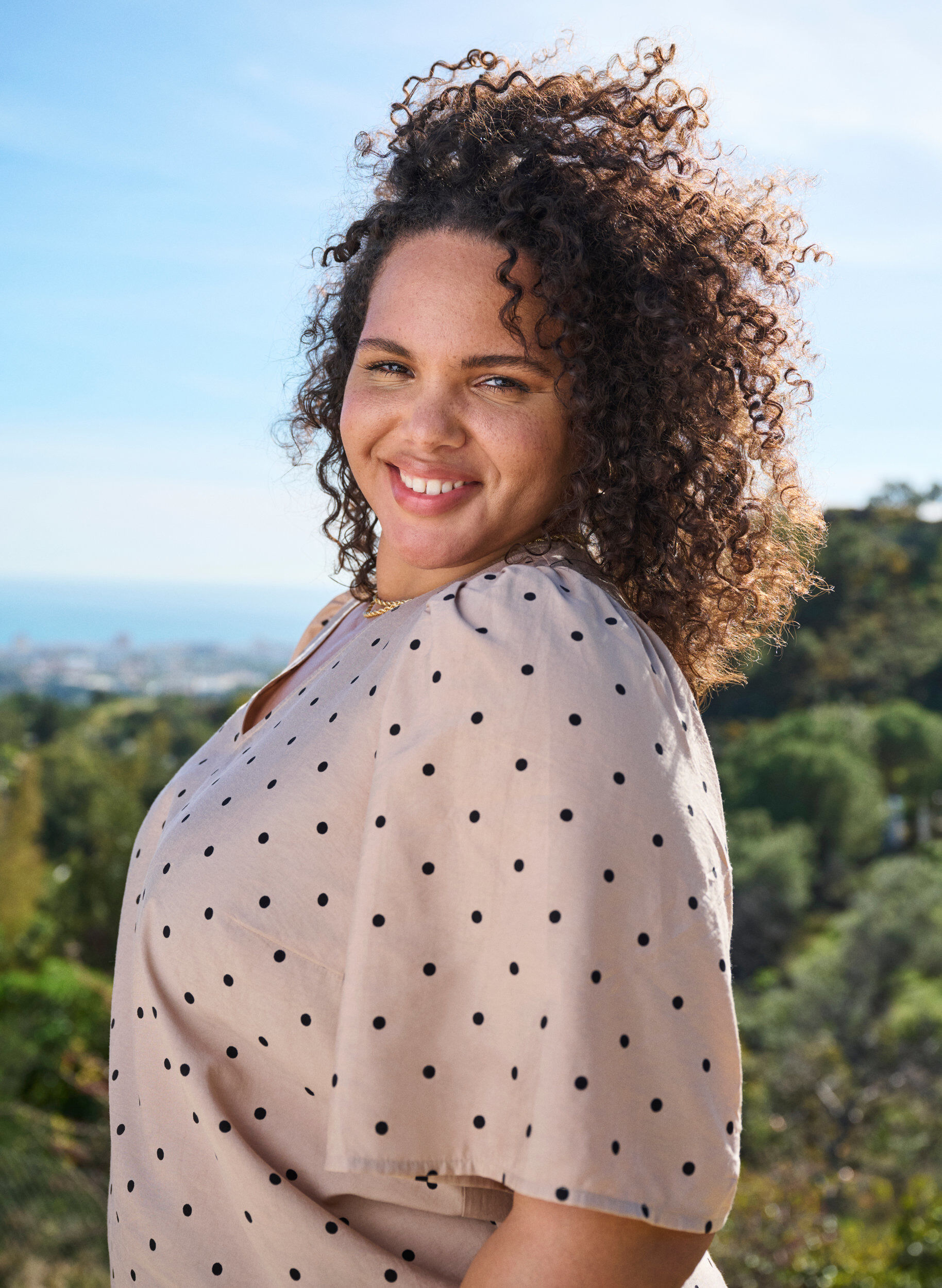 Zizzifashion Blouse with loose sleeves and a v-neck, Beige, Image image number 0