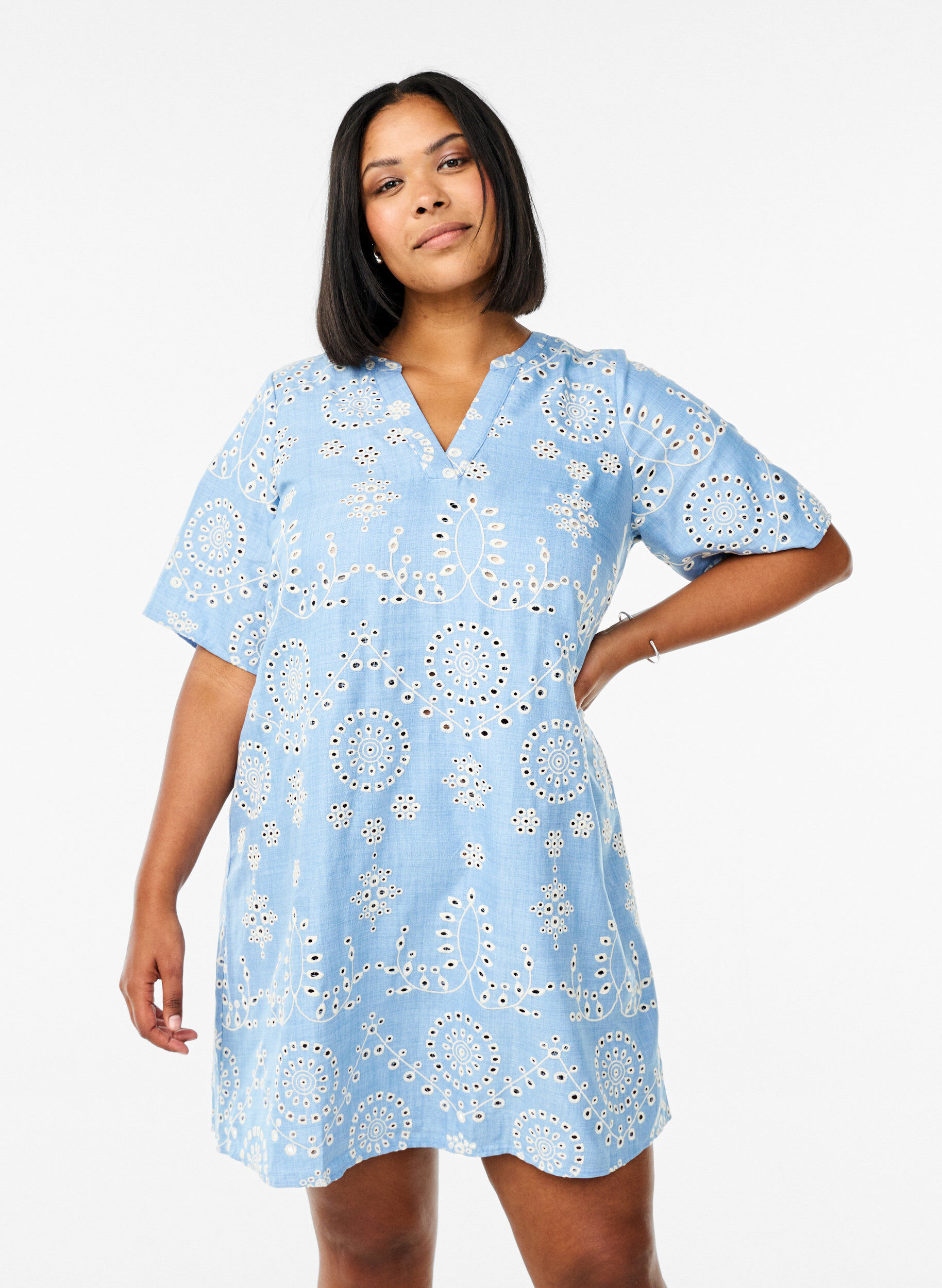 Short dress with a decorative openwork pattern, Blue, Model