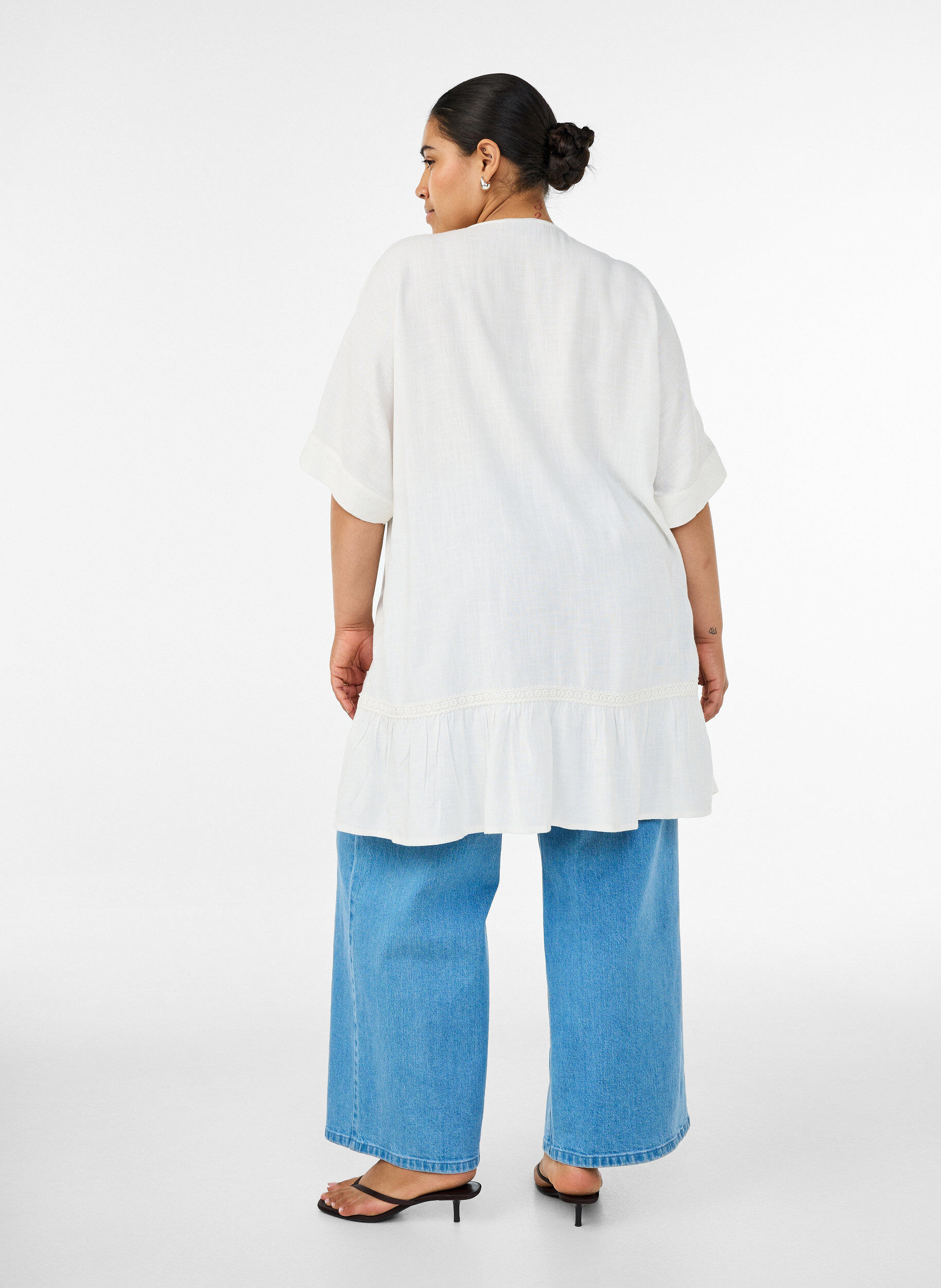 Zizzifashion Viscose tunic with buttons and frill hem, Vanilla, Model image number 2