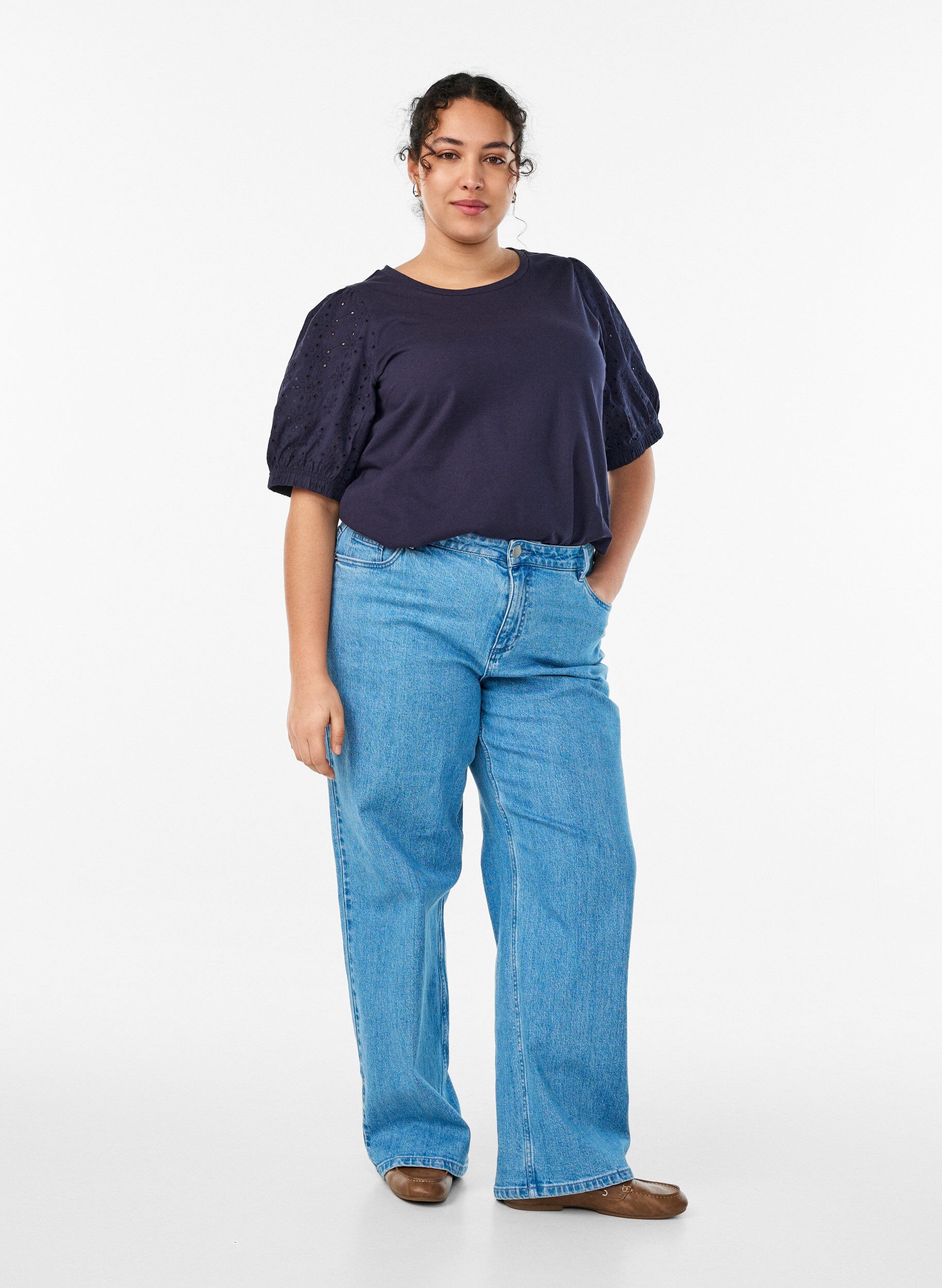 Zizzifashion T-shirt with broderie anglaise sleeves, Blue, Model image number 1