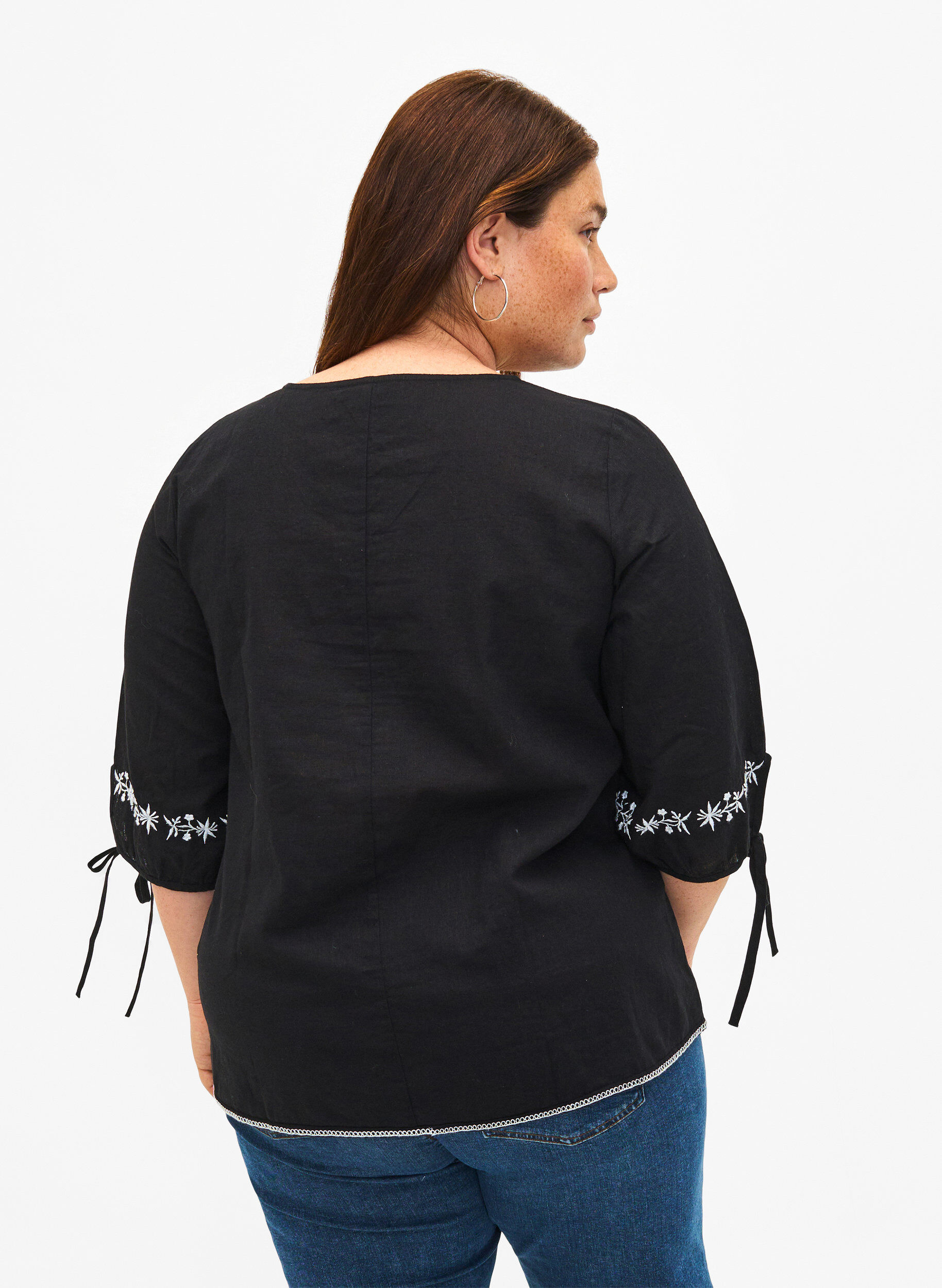 Zizzifashion Embroidered blouse in cotton blend with linen, Black W. EMB, Model image number 1