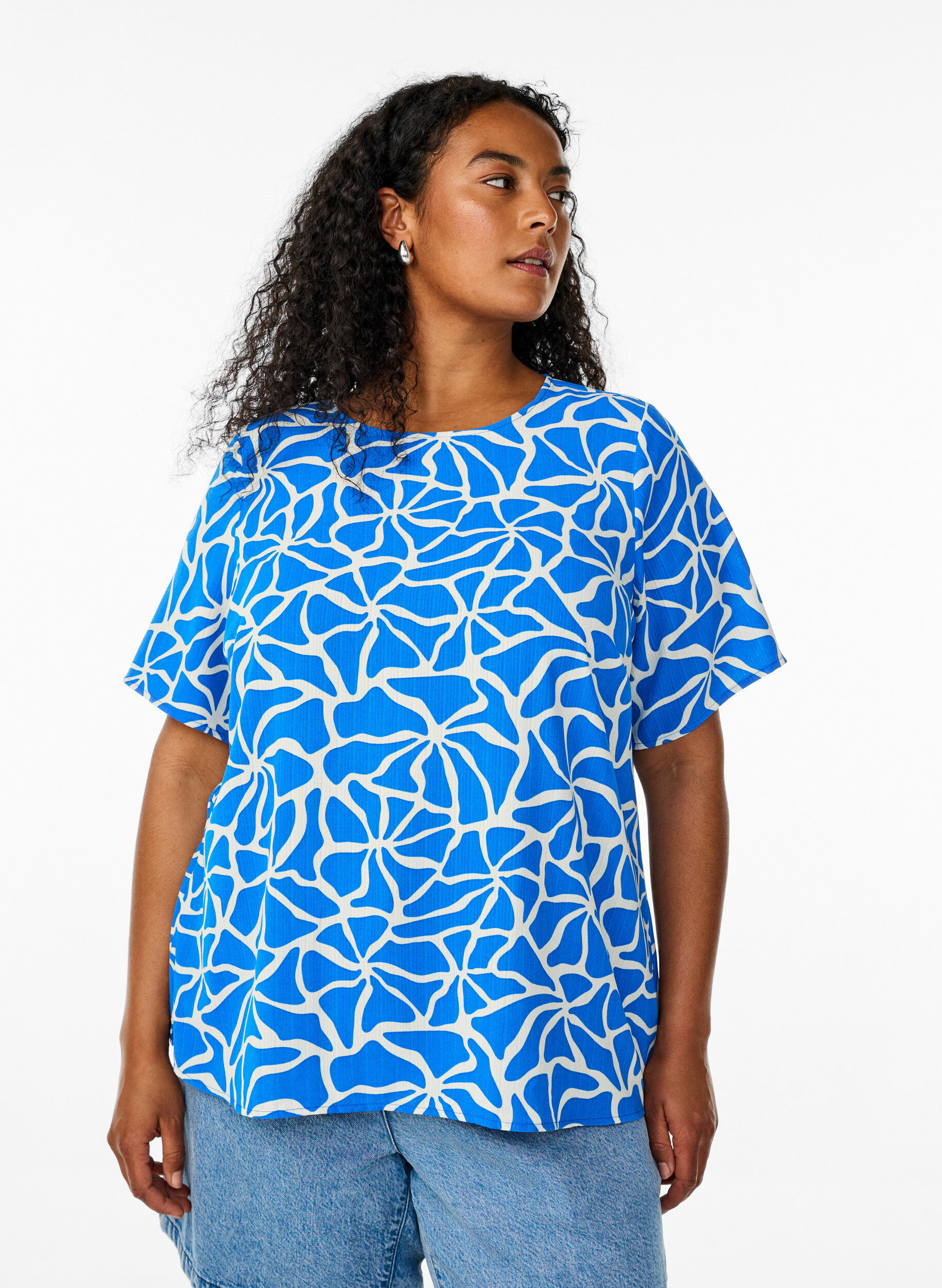 Short-sleeved blouse with round neck, Blue, Model